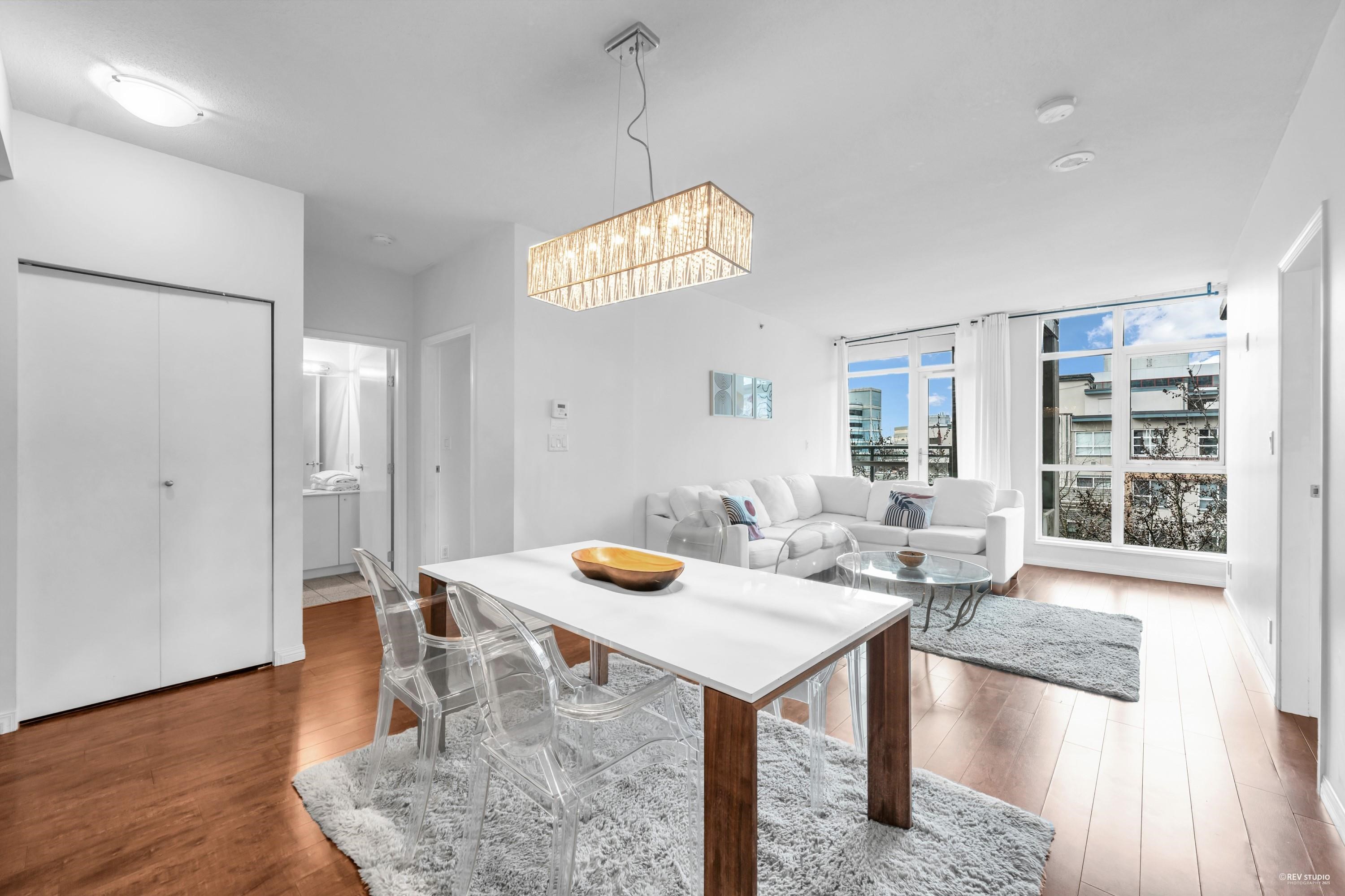 Listing image of 409 100 E ESPLANADE STREET