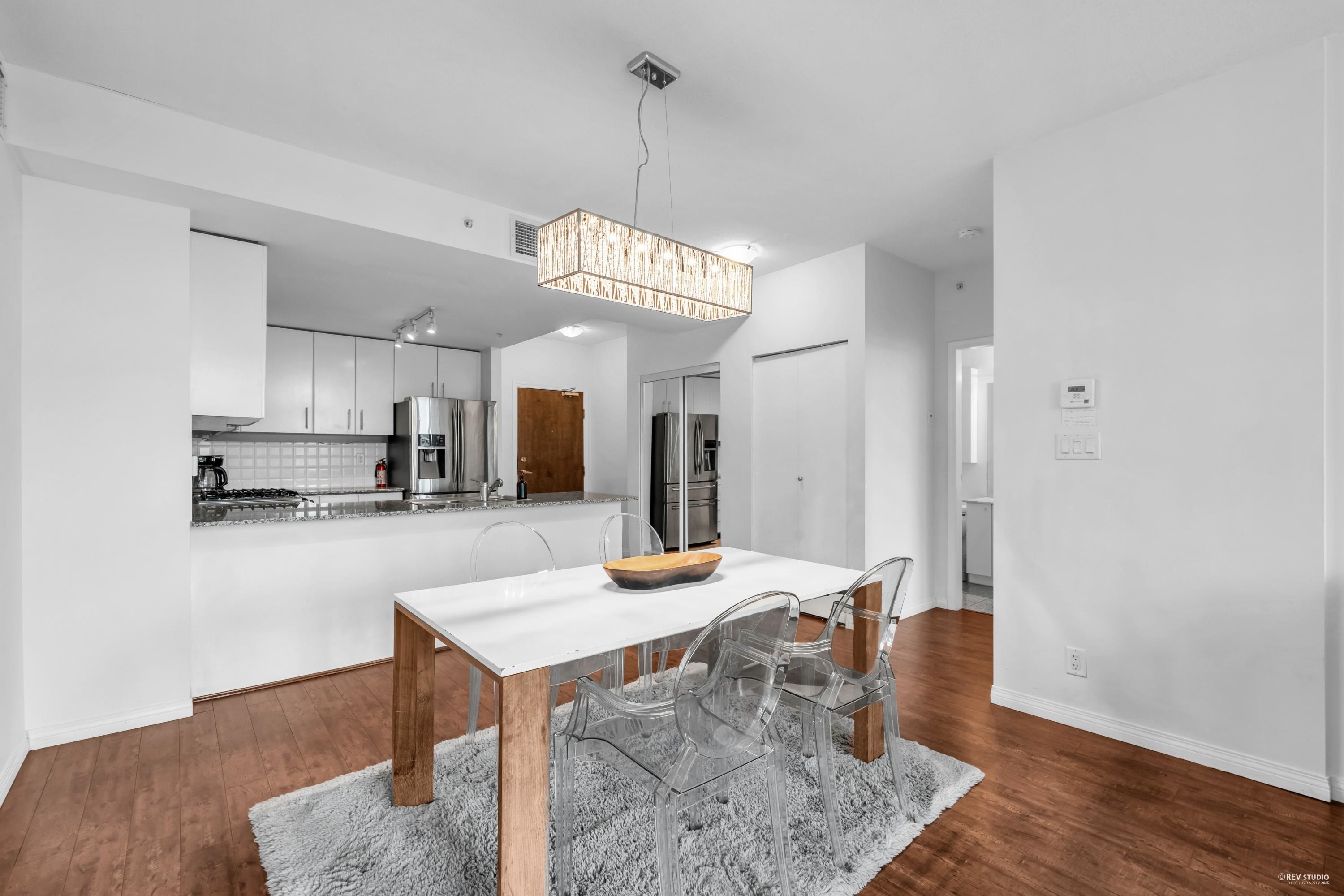 Listing image of 409 100 E ESPLANADE STREET