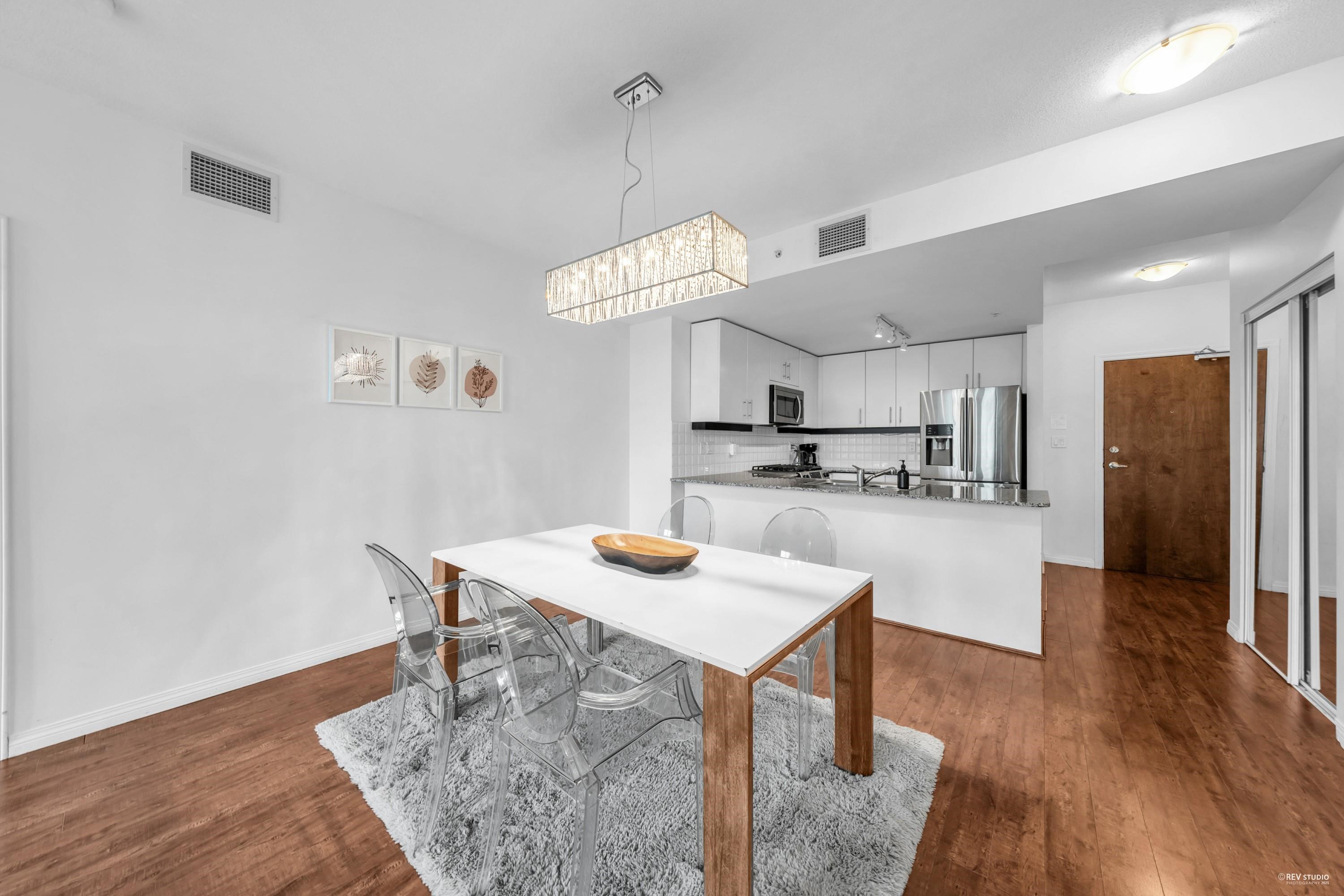 Listing image of 409 100 E ESPLANADE STREET