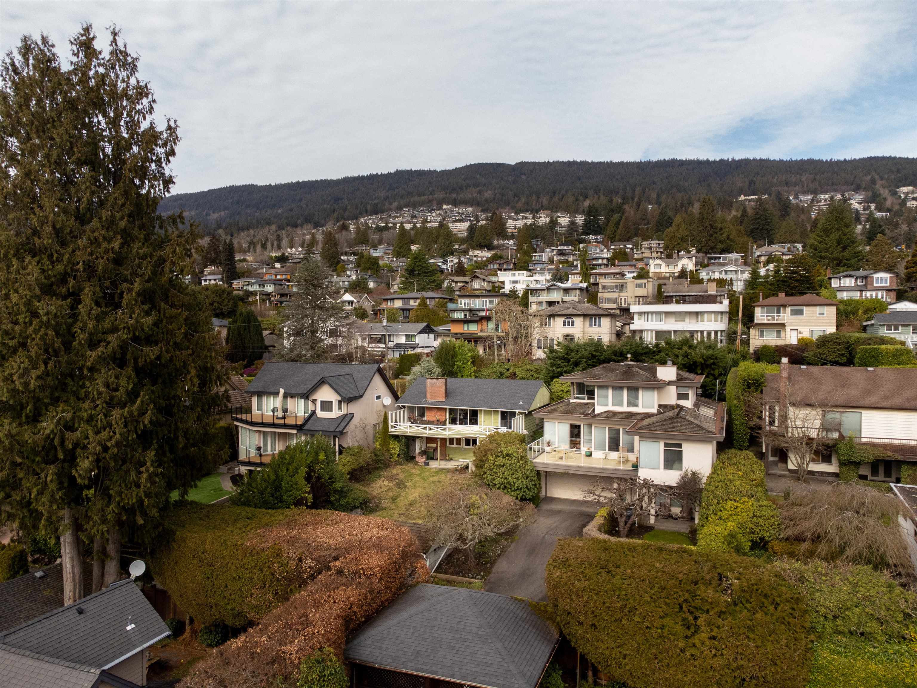 Listing image of 2150 NELSON AVENUE
