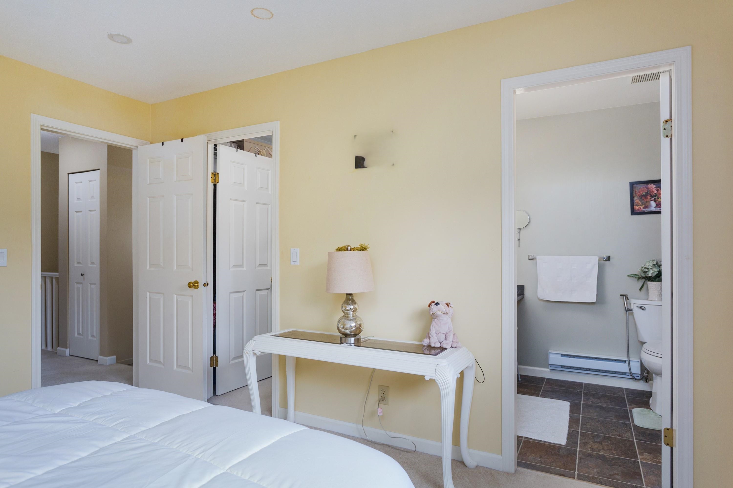 Listing image of 810 ROCHE POINT DRIVE