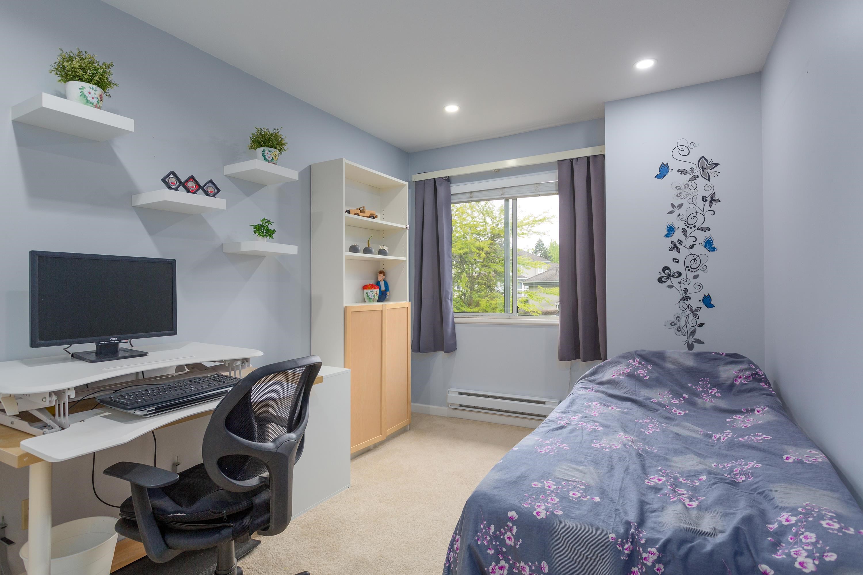 Listing image of 810 ROCHE POINT DRIVE