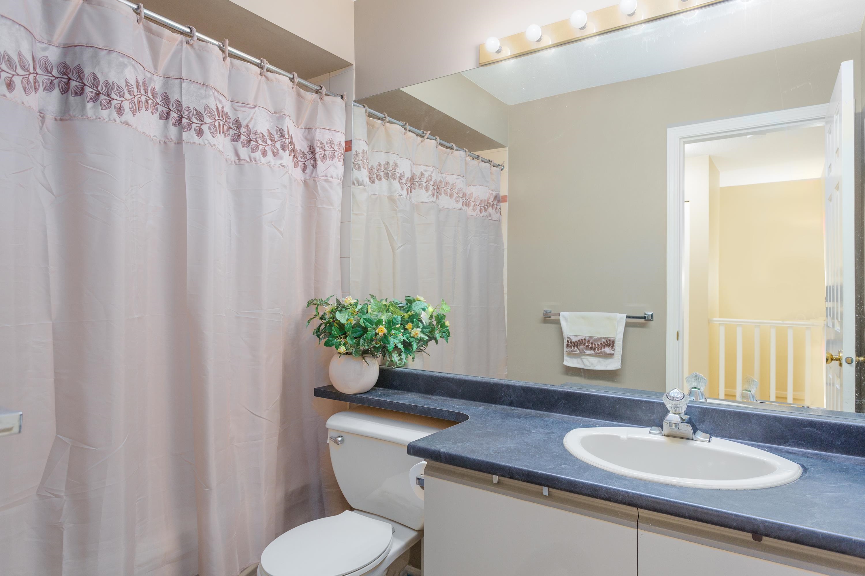 Listing image of 810 ROCHE POINT DRIVE