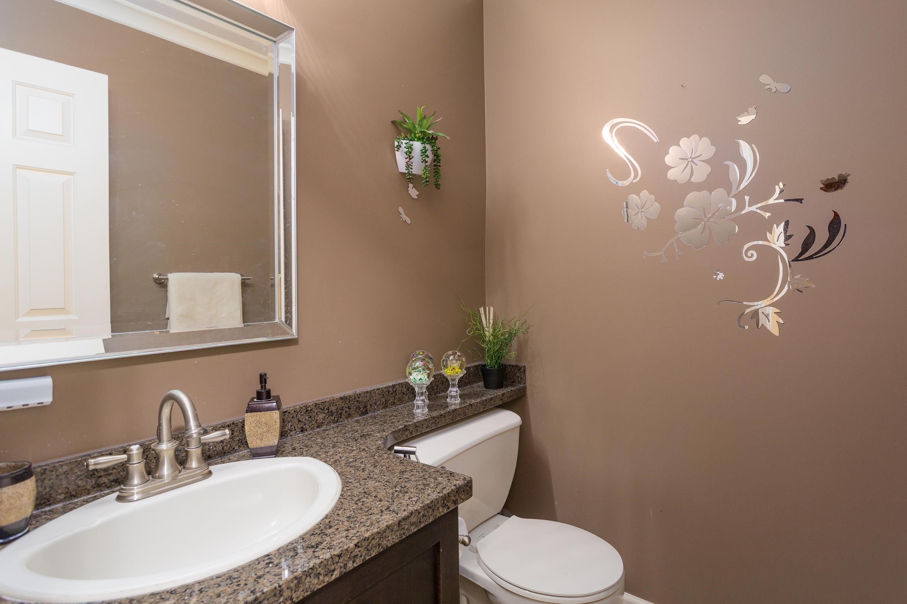 Listing image of 810 ROCHE POINT DRIVE