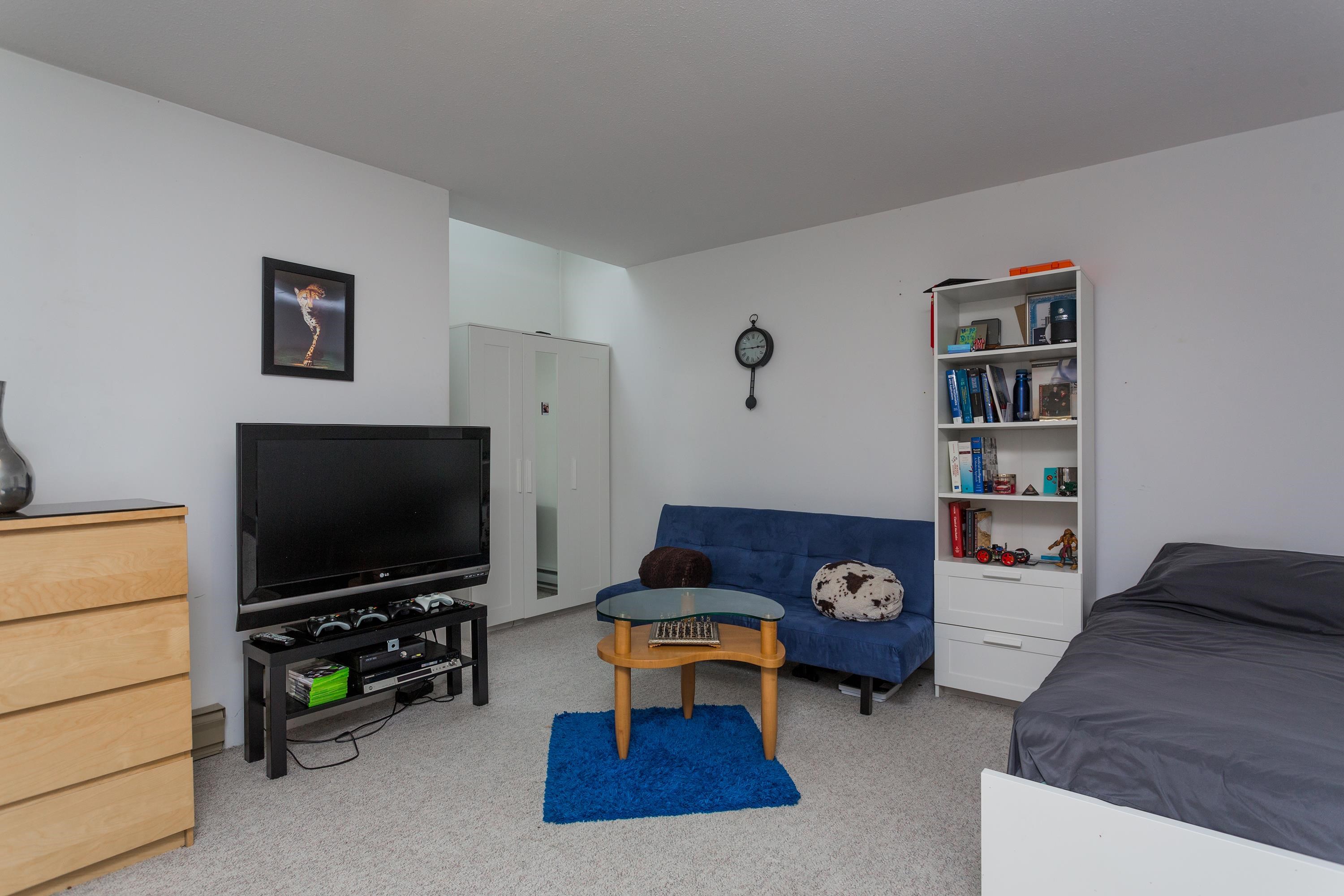 Listing image of 810 ROCHE POINT DRIVE