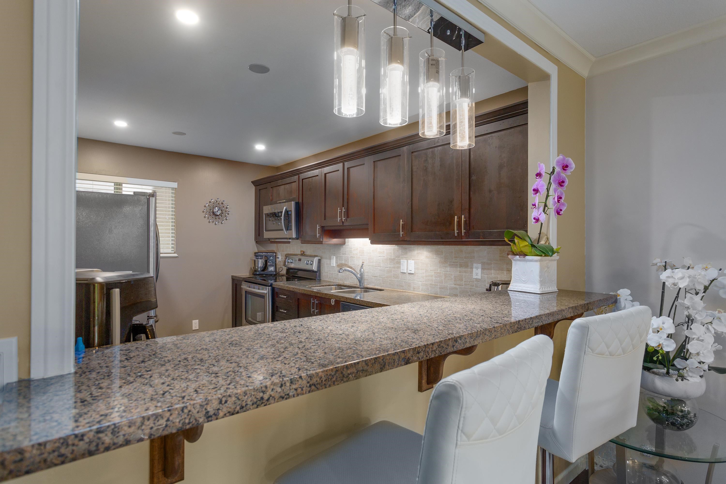 Listing image of 810 ROCHE POINT DRIVE