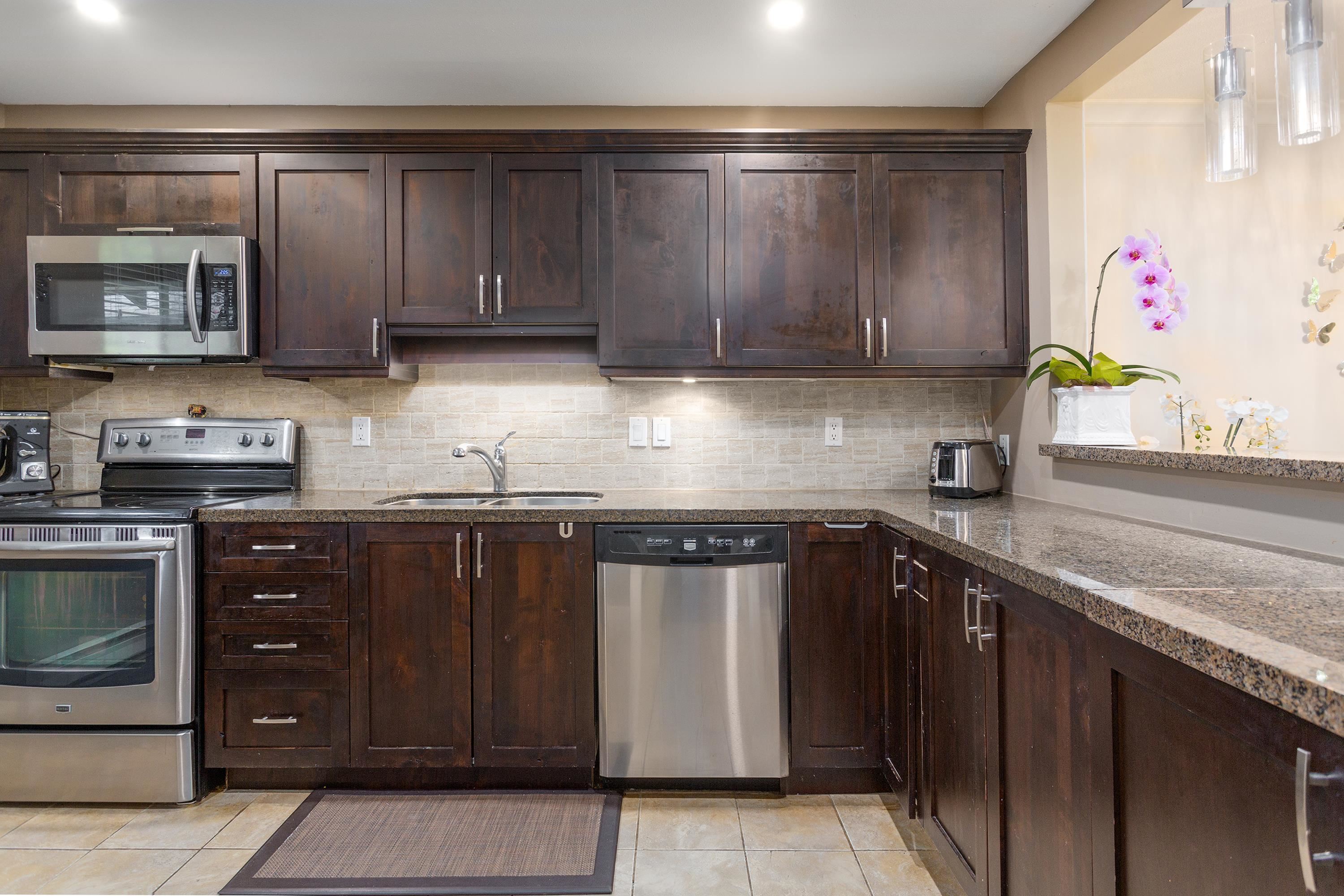 Listing image of 810 ROCHE POINT DRIVE