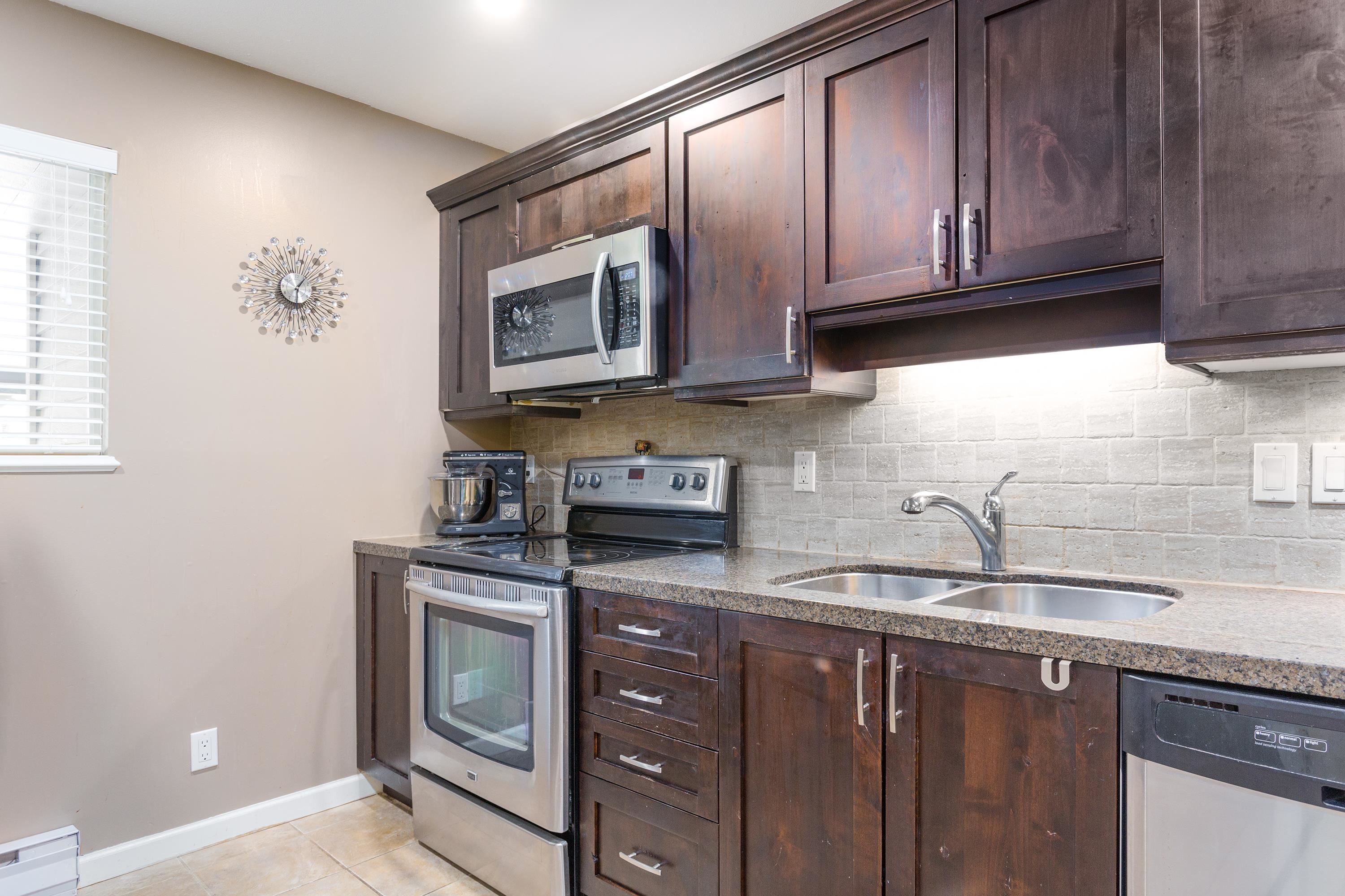 Listing image of 810 ROCHE POINT DRIVE
