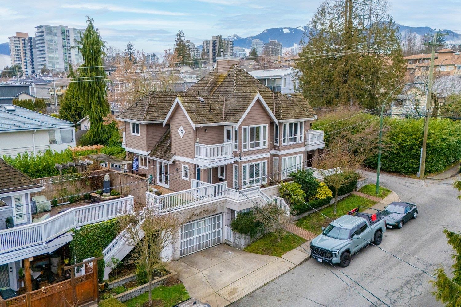 Listing image of 515 ST. ANDREWS AVENUE