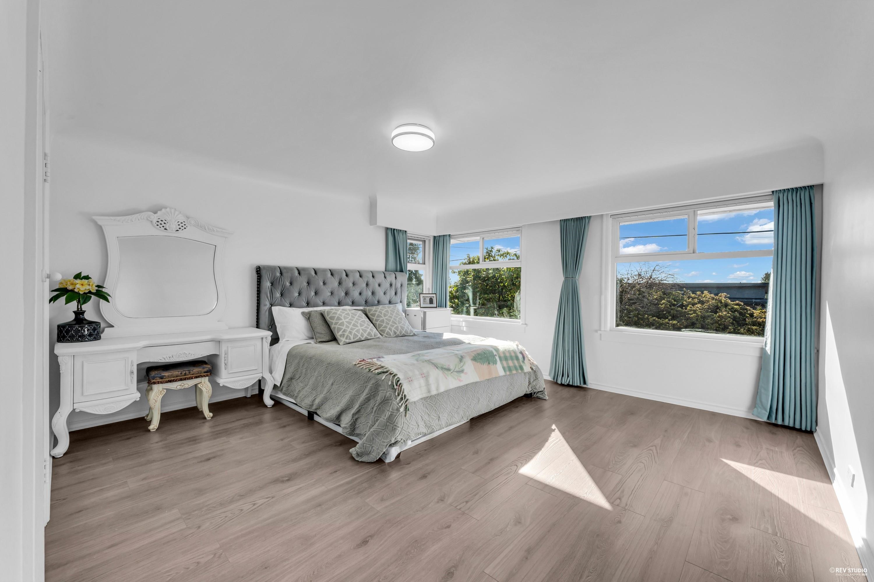 Listing image of 1475 KINGS AVENUE
