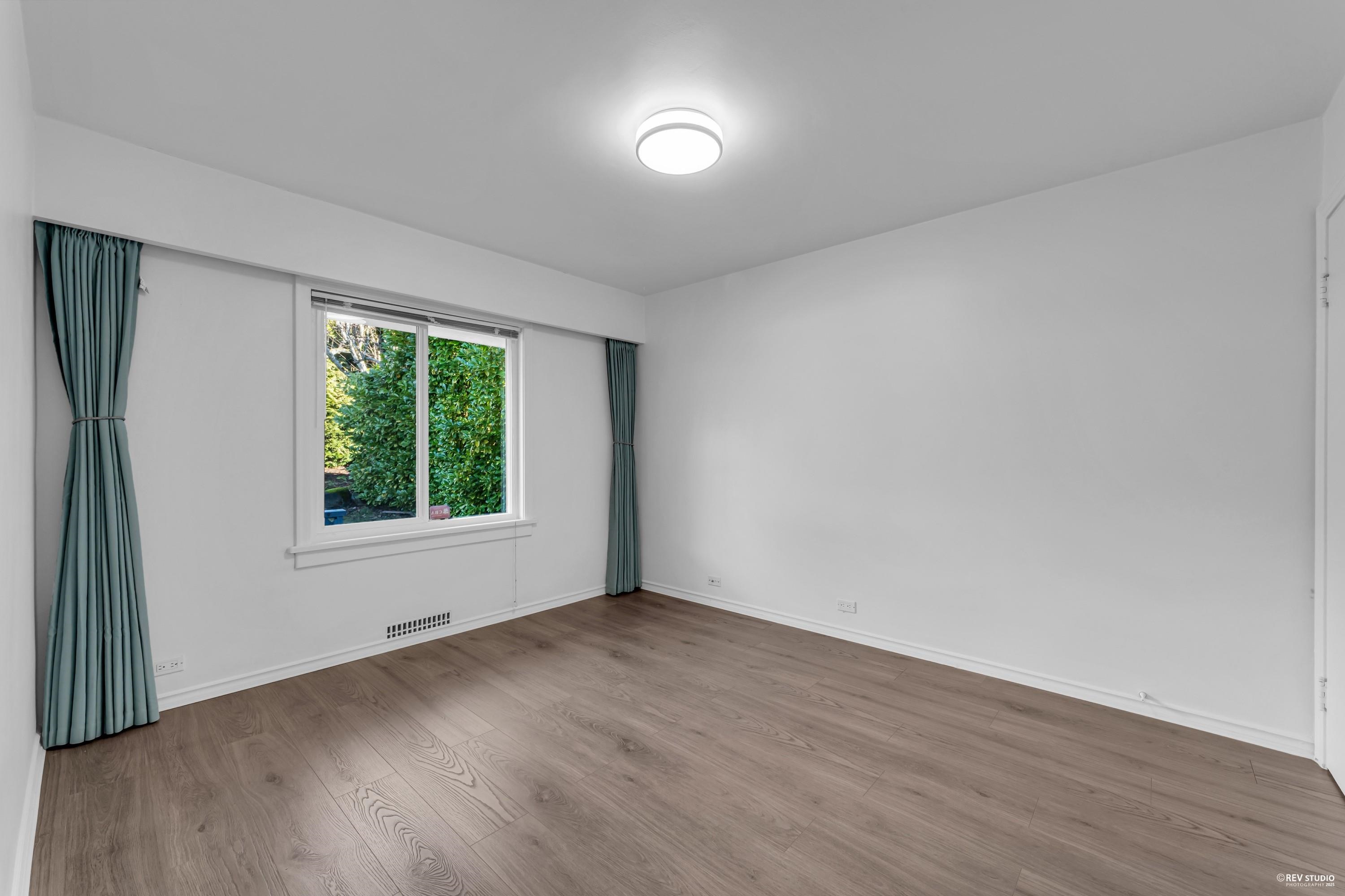 Listing image of 1475 KINGS AVENUE