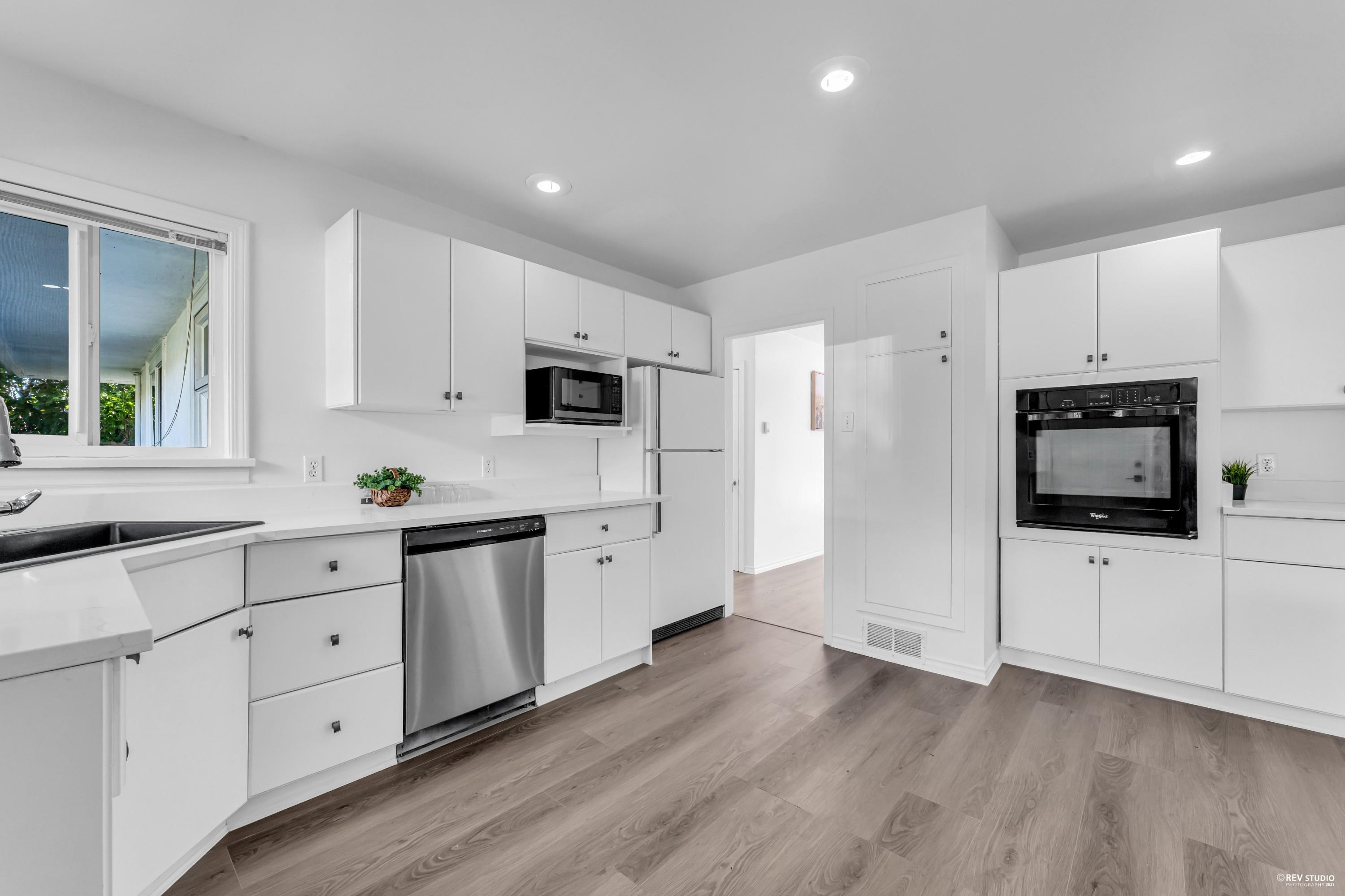 Listing image of 1475 KINGS AVENUE