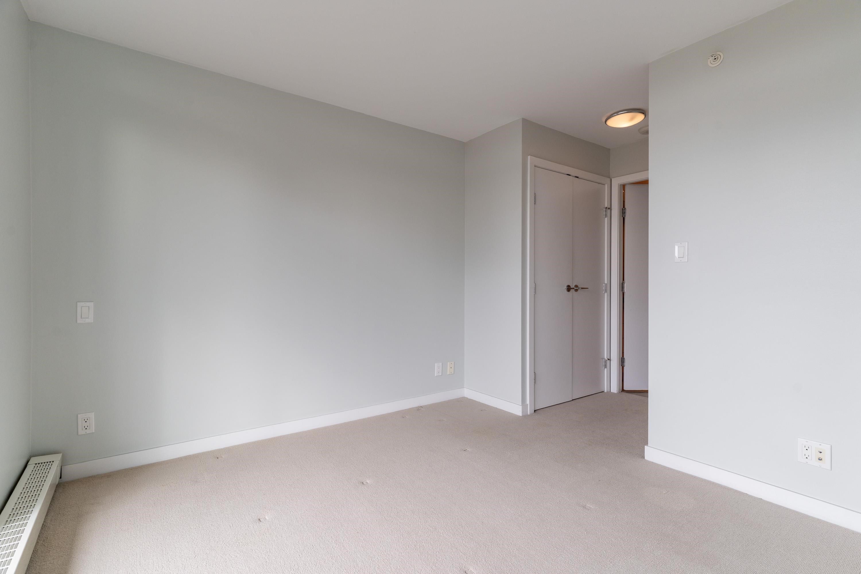 Listing image of 302 135 E 17TH STREET