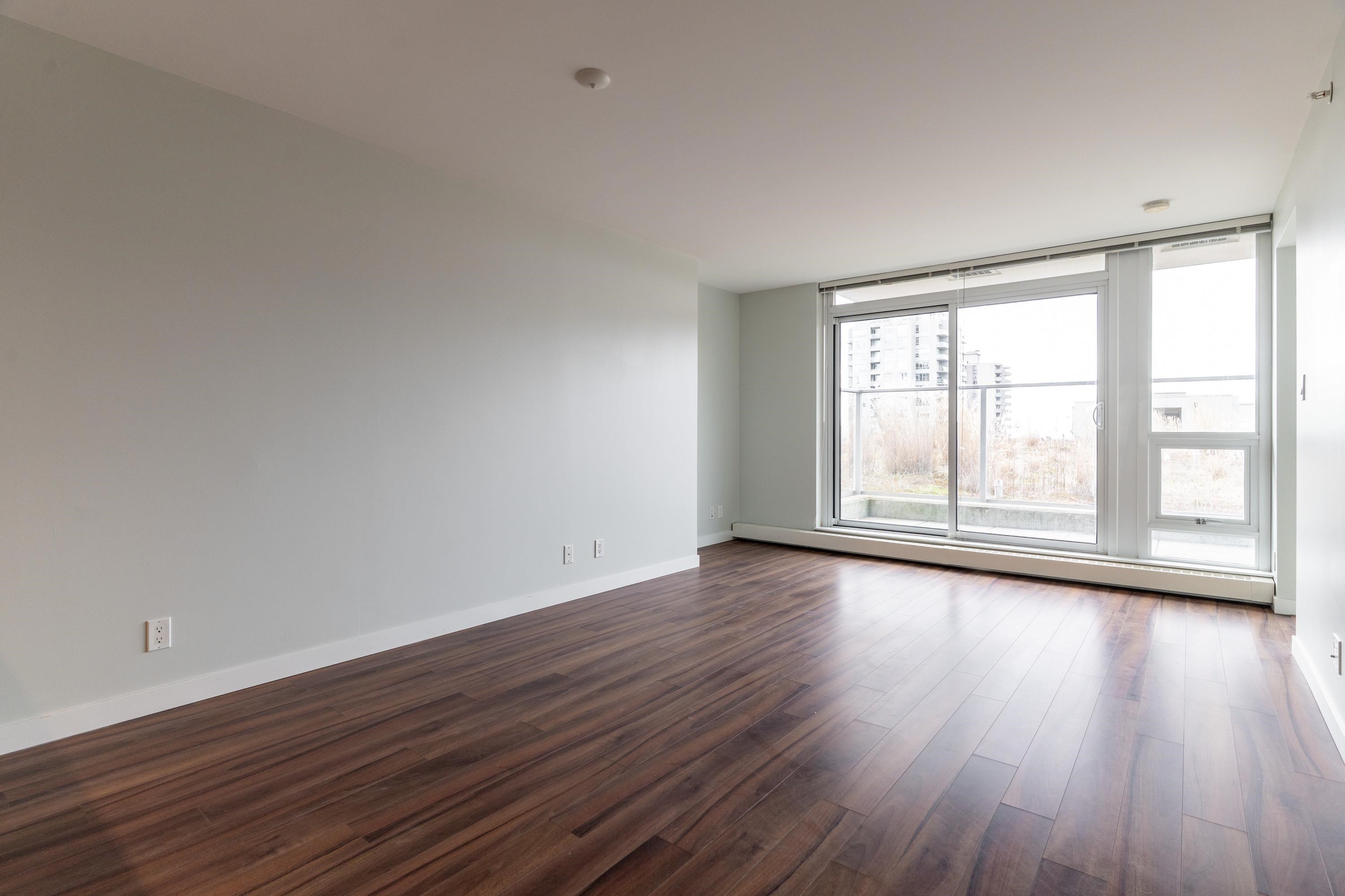 Listing image of 302 135 E 17TH STREET