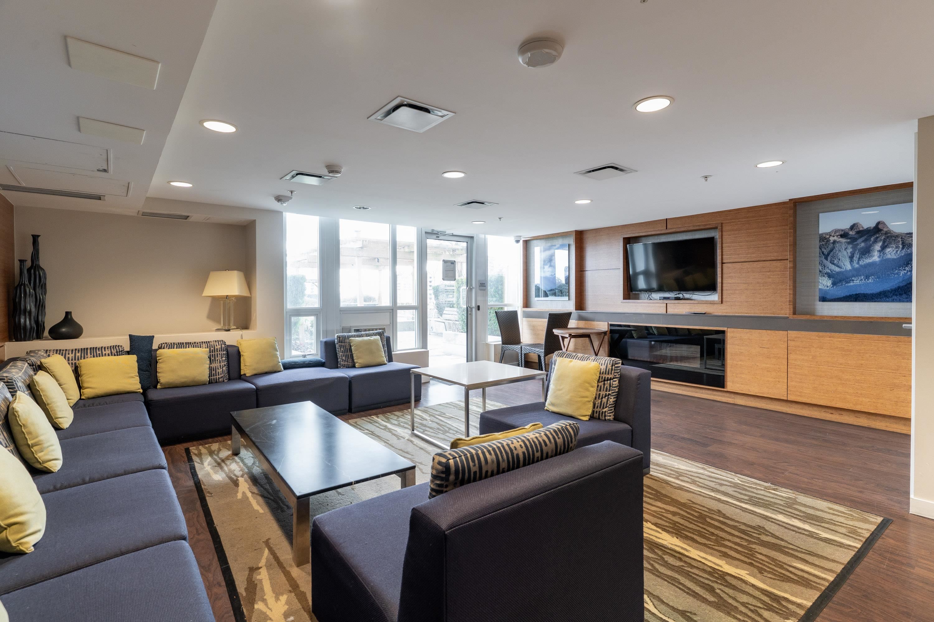 Listing image of 302 135 E 17TH STREET