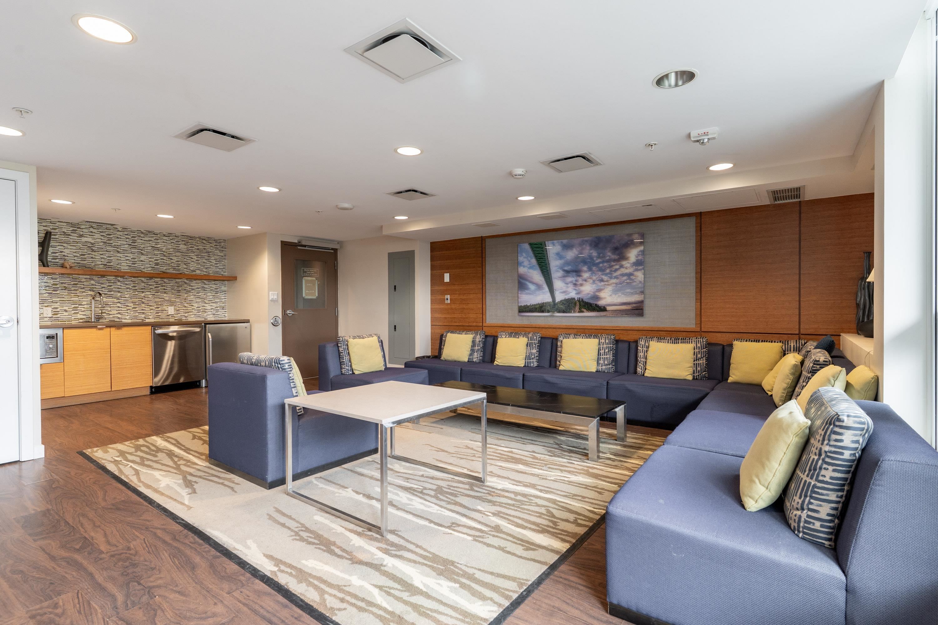 Listing image of 302 135 E 17TH STREET