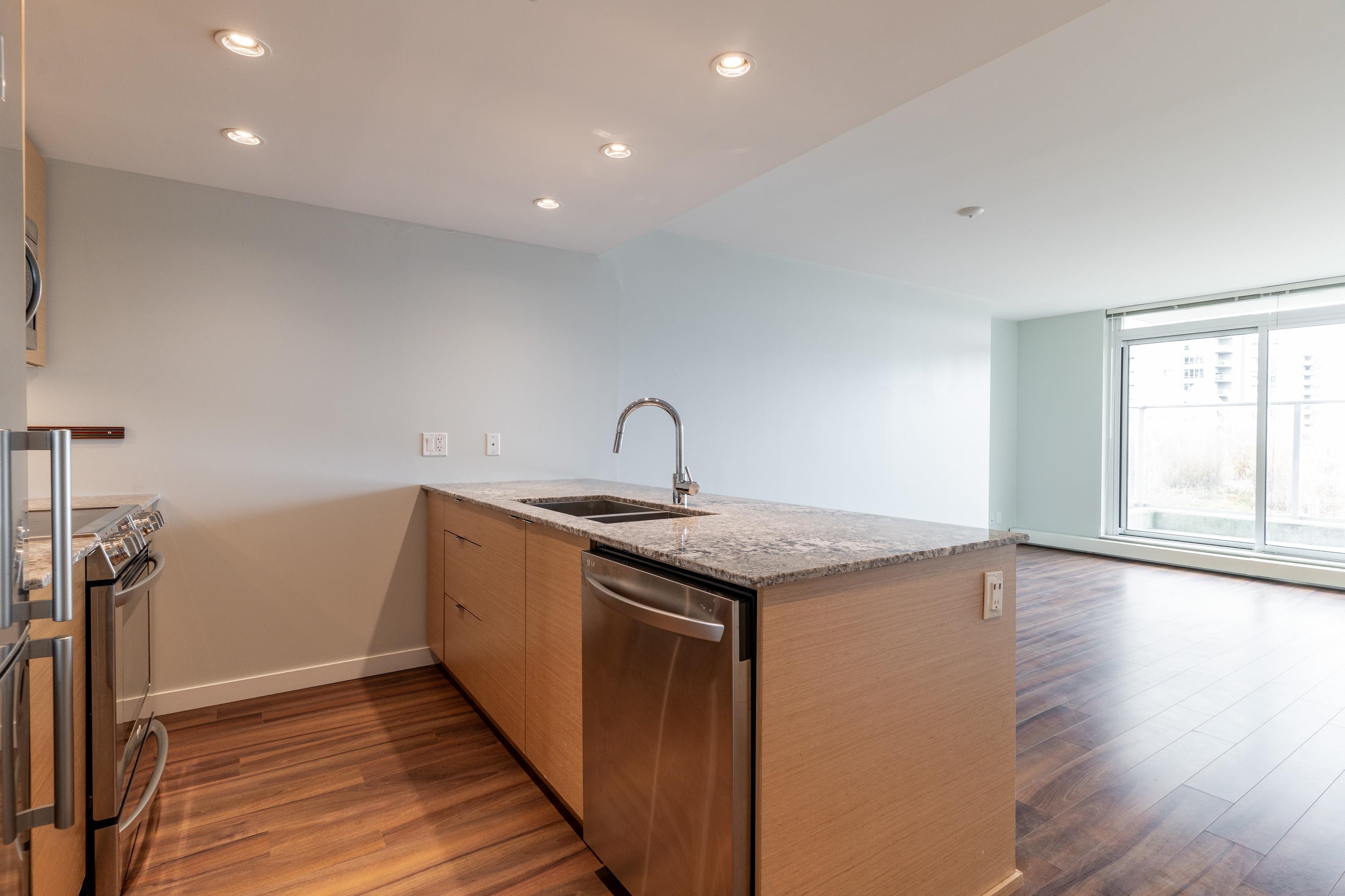 Listing image of 302 135 E 17TH STREET