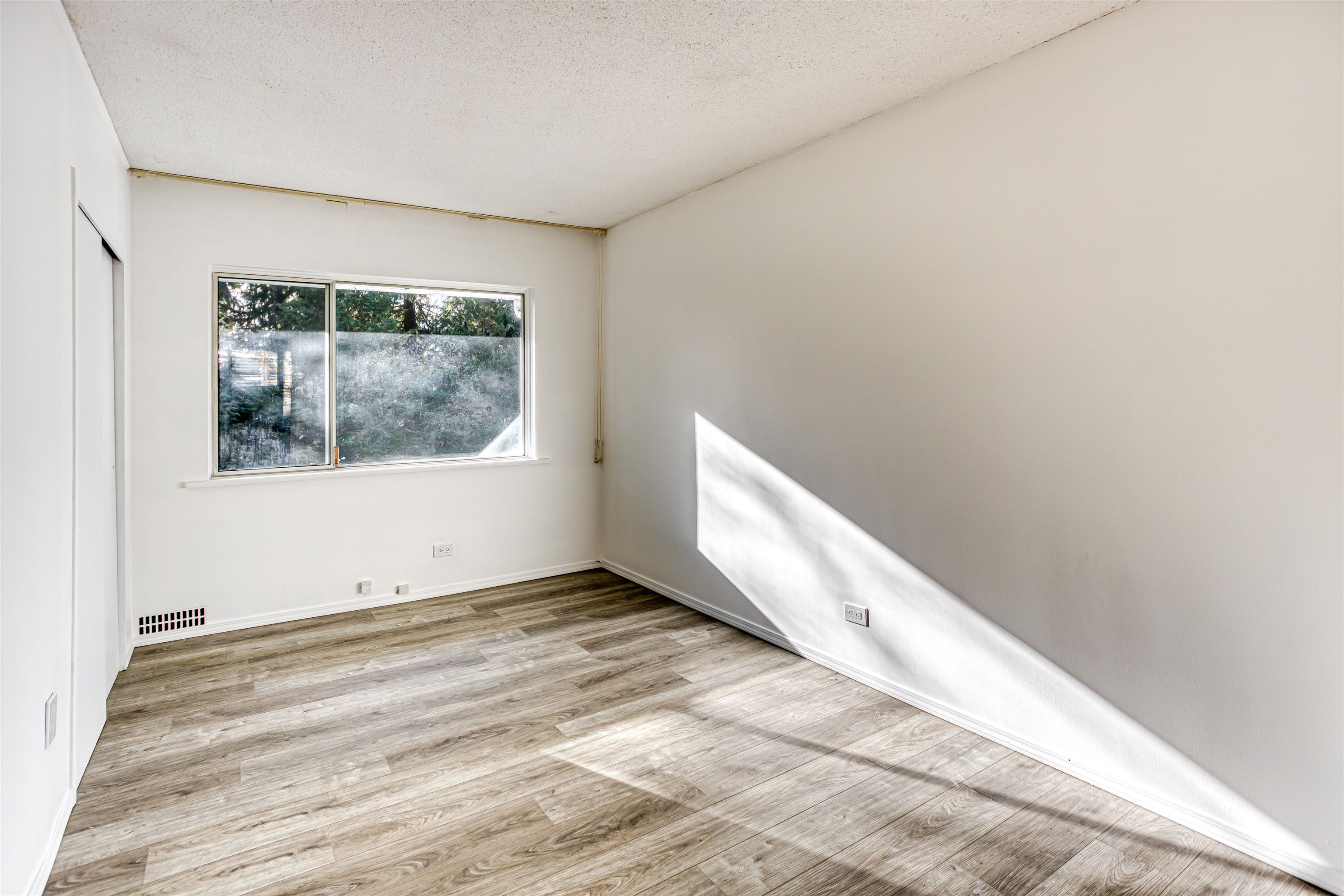 Listing image of 1025 RIDGEWOOD DRIVE