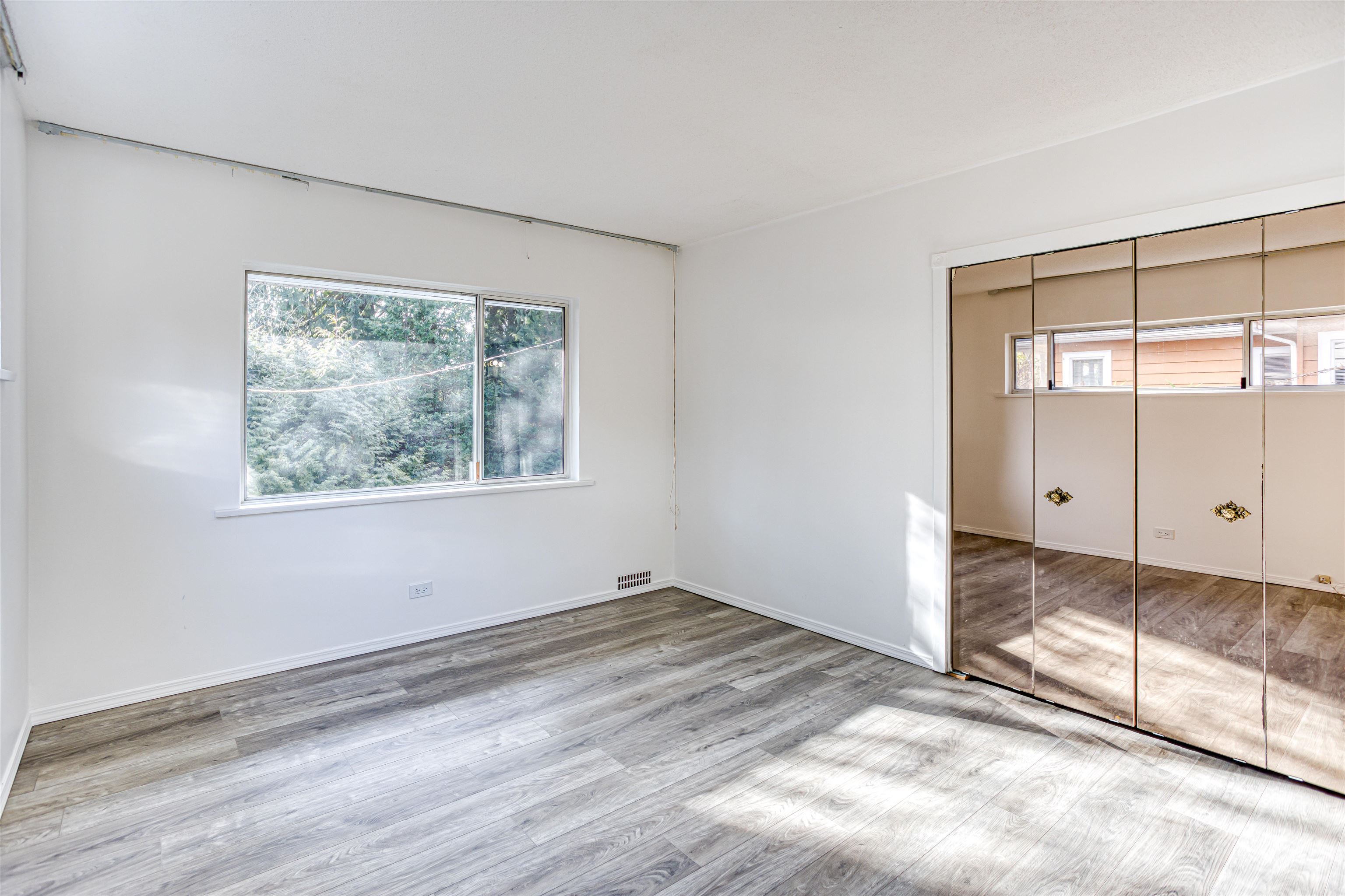 Listing image of 1025 RIDGEWOOD DRIVE