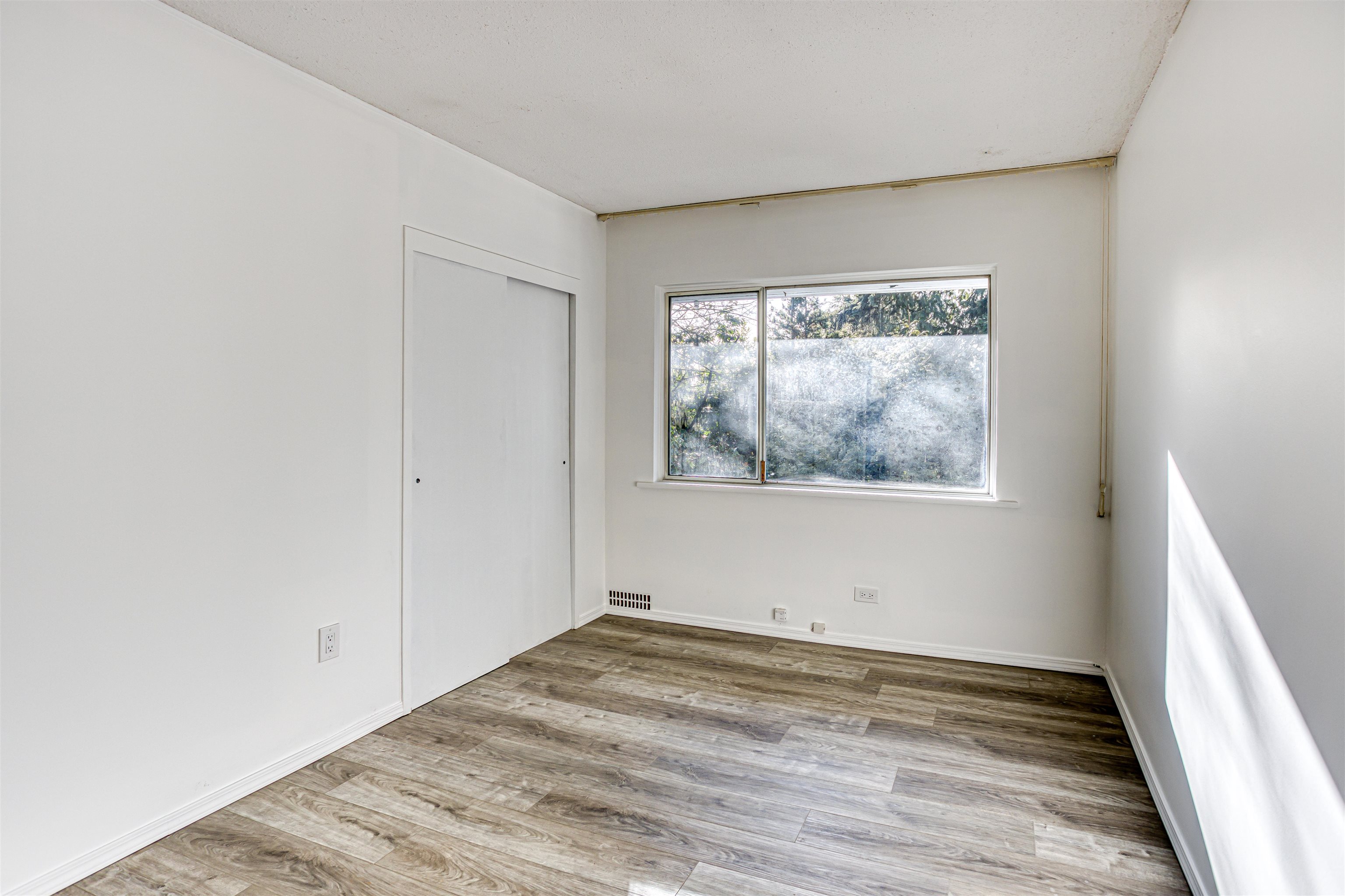Listing image of 1025 RIDGEWOOD DRIVE