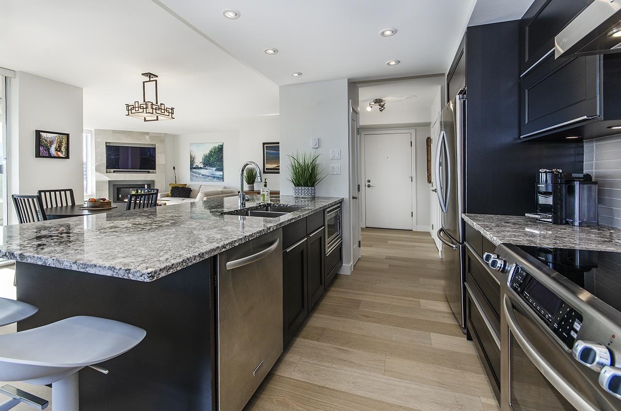 Listing image of 201 123 E KEITH ROAD
