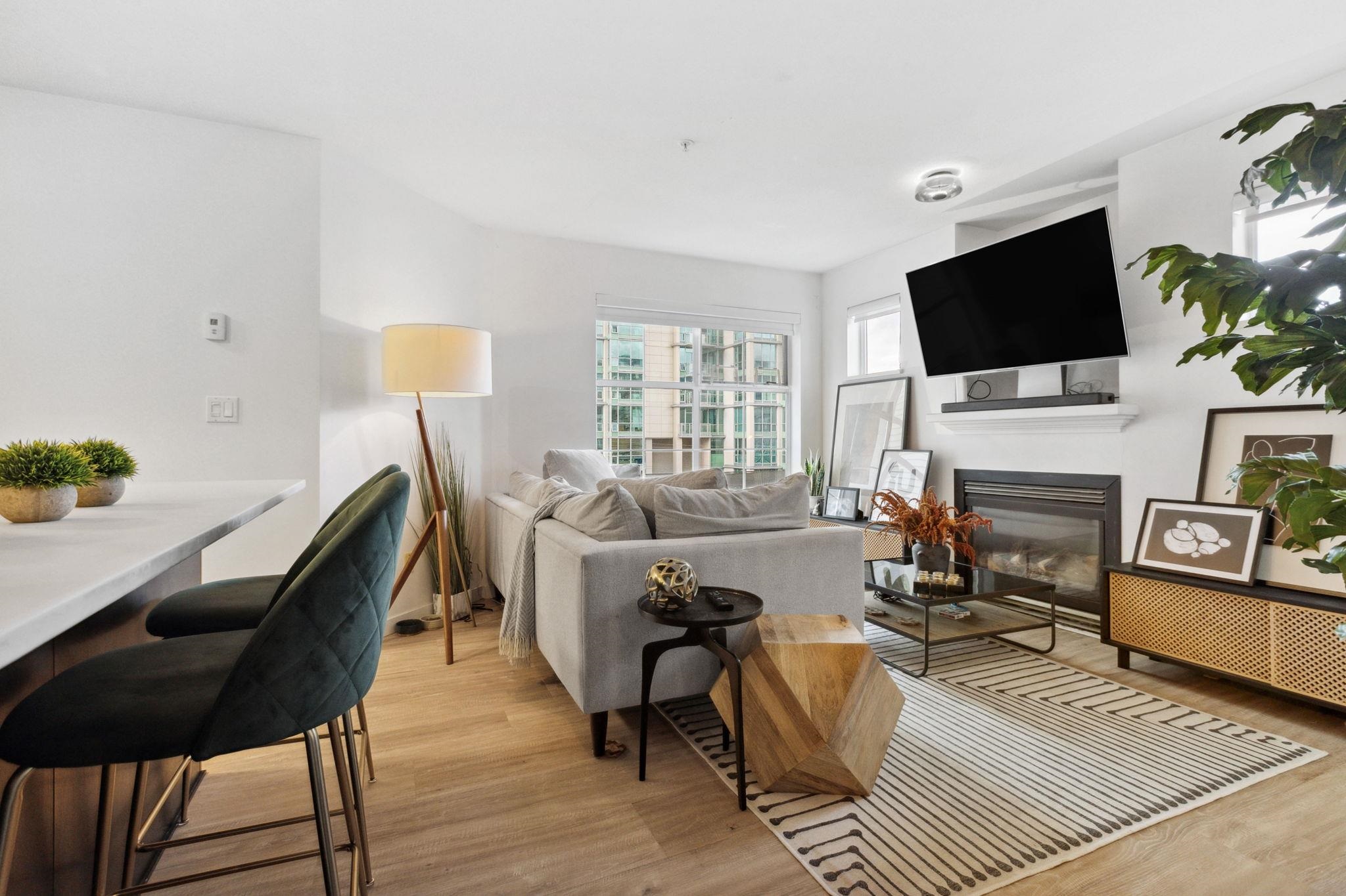 Listing image of 300 137 E 1ST STREET