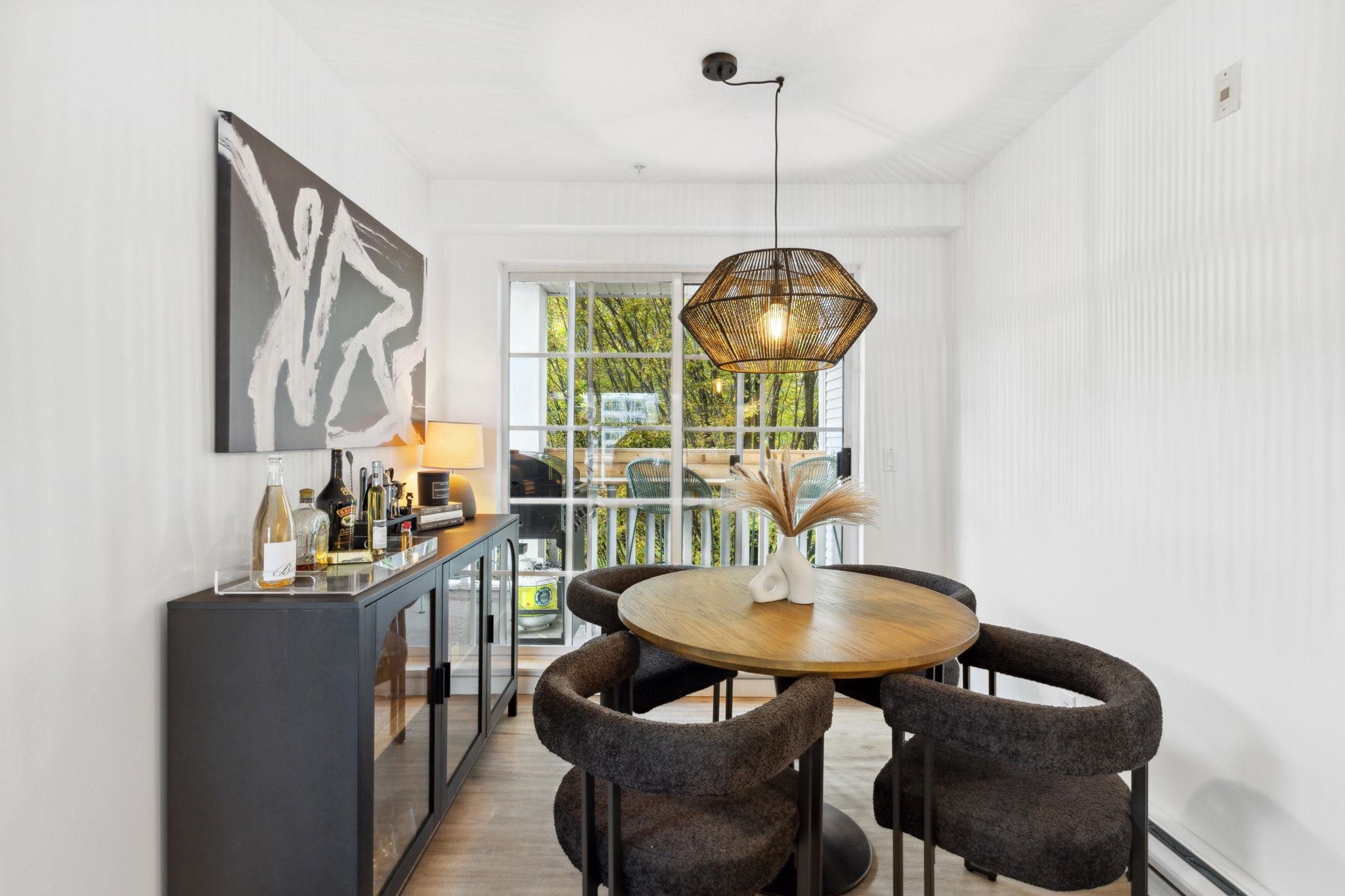 Listing image of 300 137 E 1ST STREET
