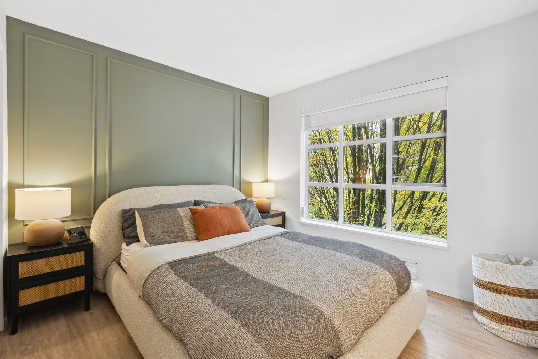 Listing image of 300 137 E 1ST STREET