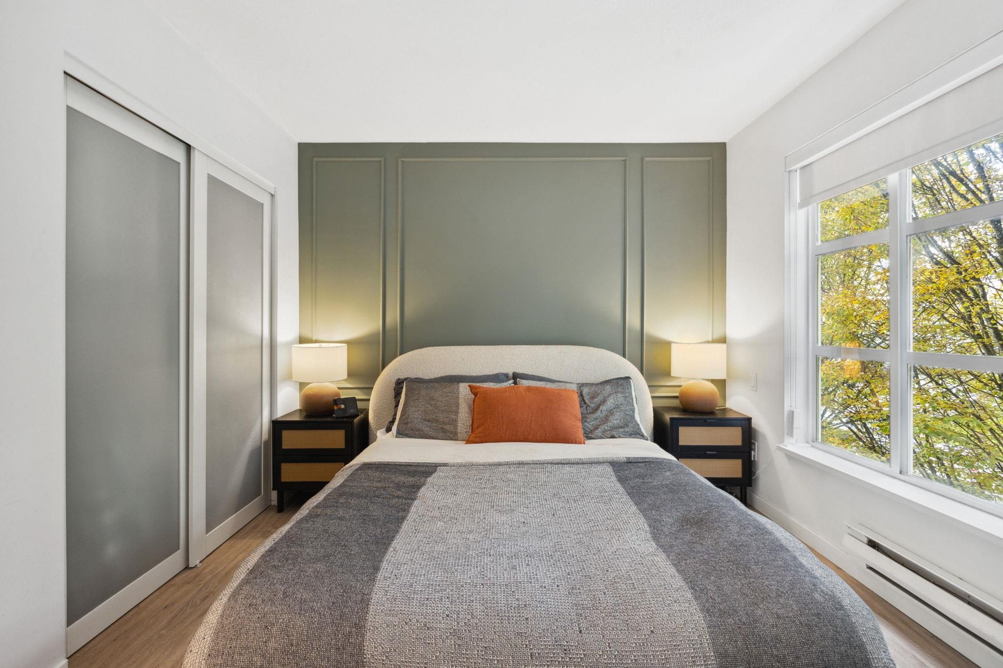 Listing image of 300 137 E 1ST STREET