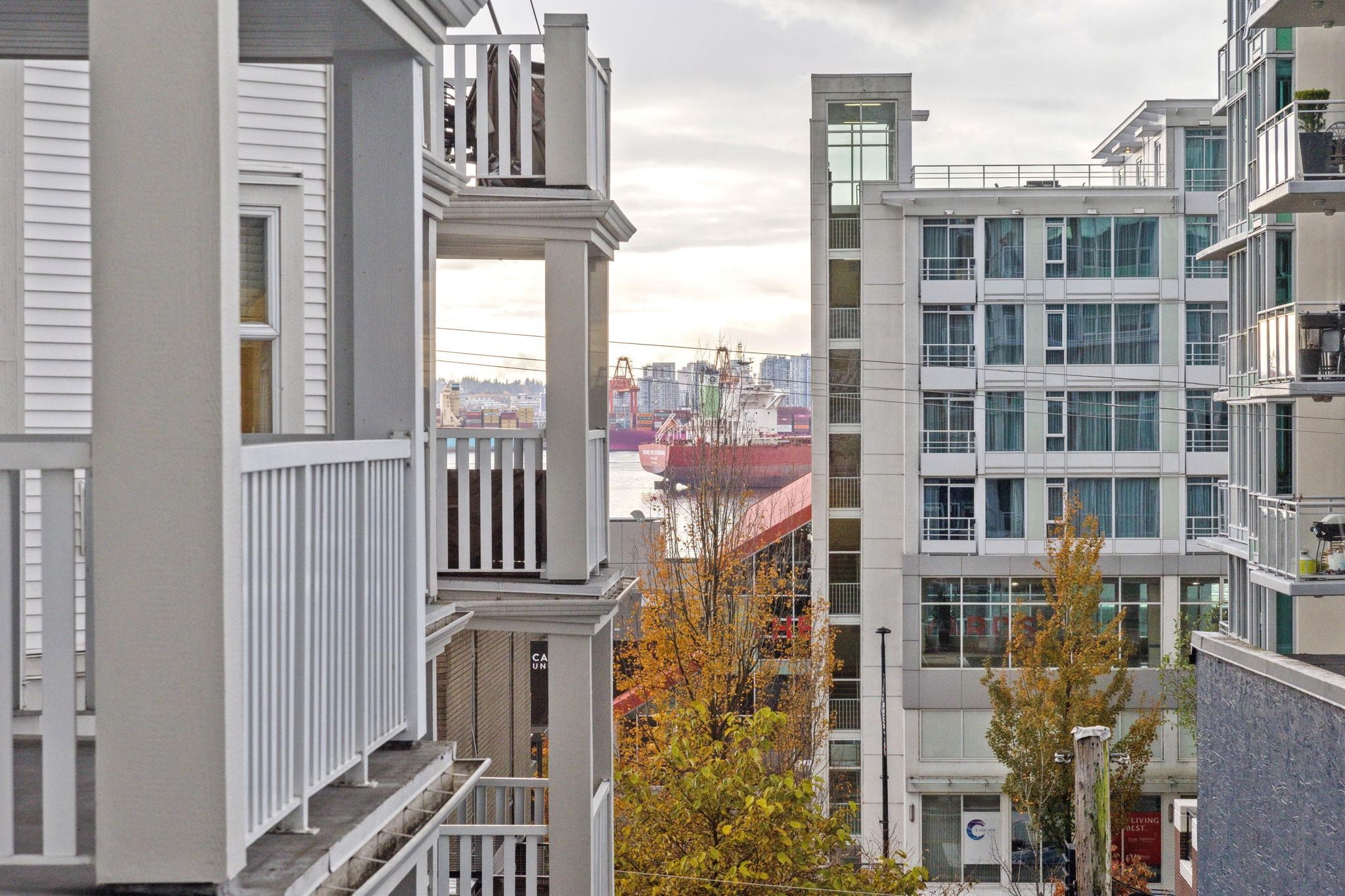 Listing image of 300 137 E 1ST STREET