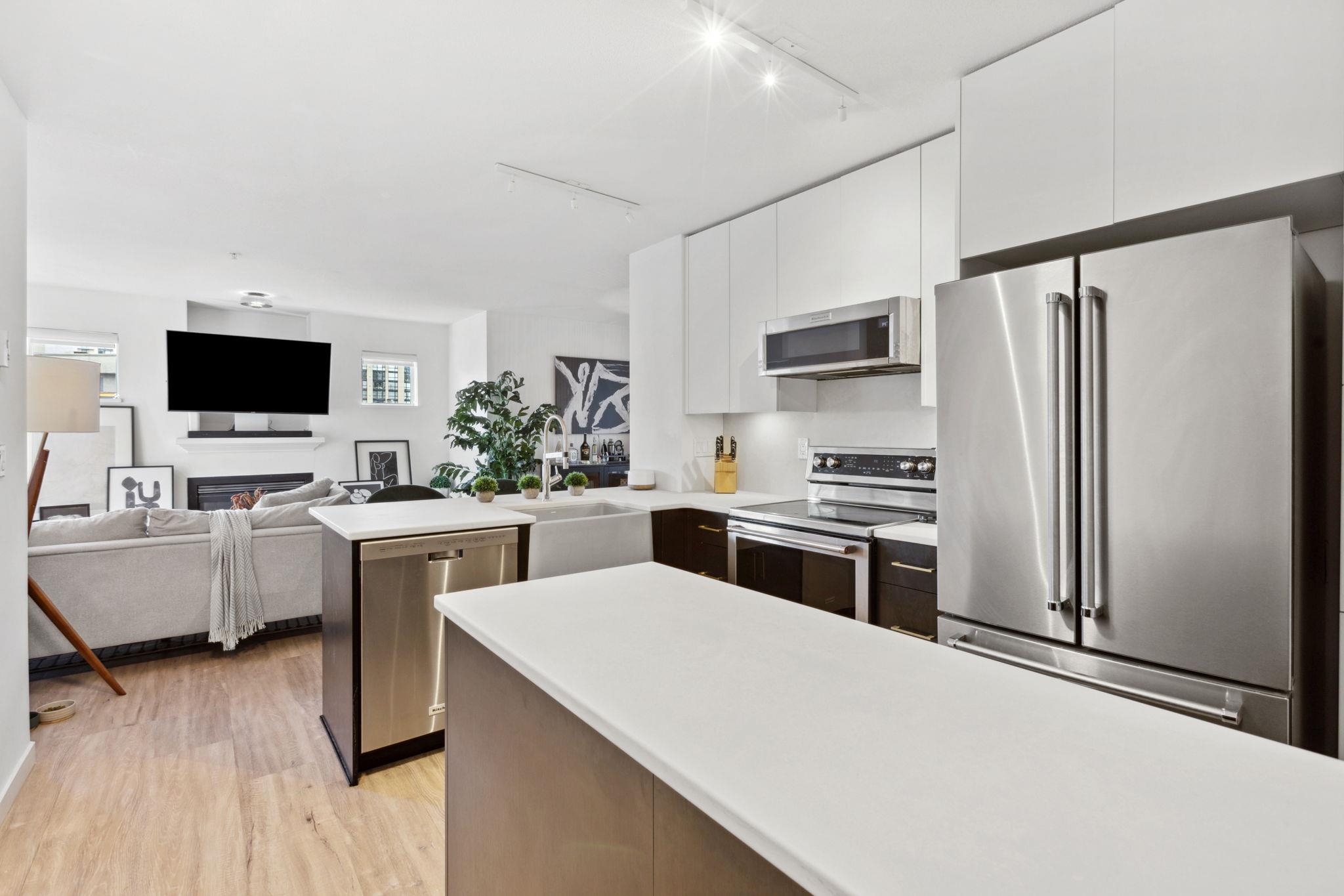Listing image of 300 137 E 1ST STREET