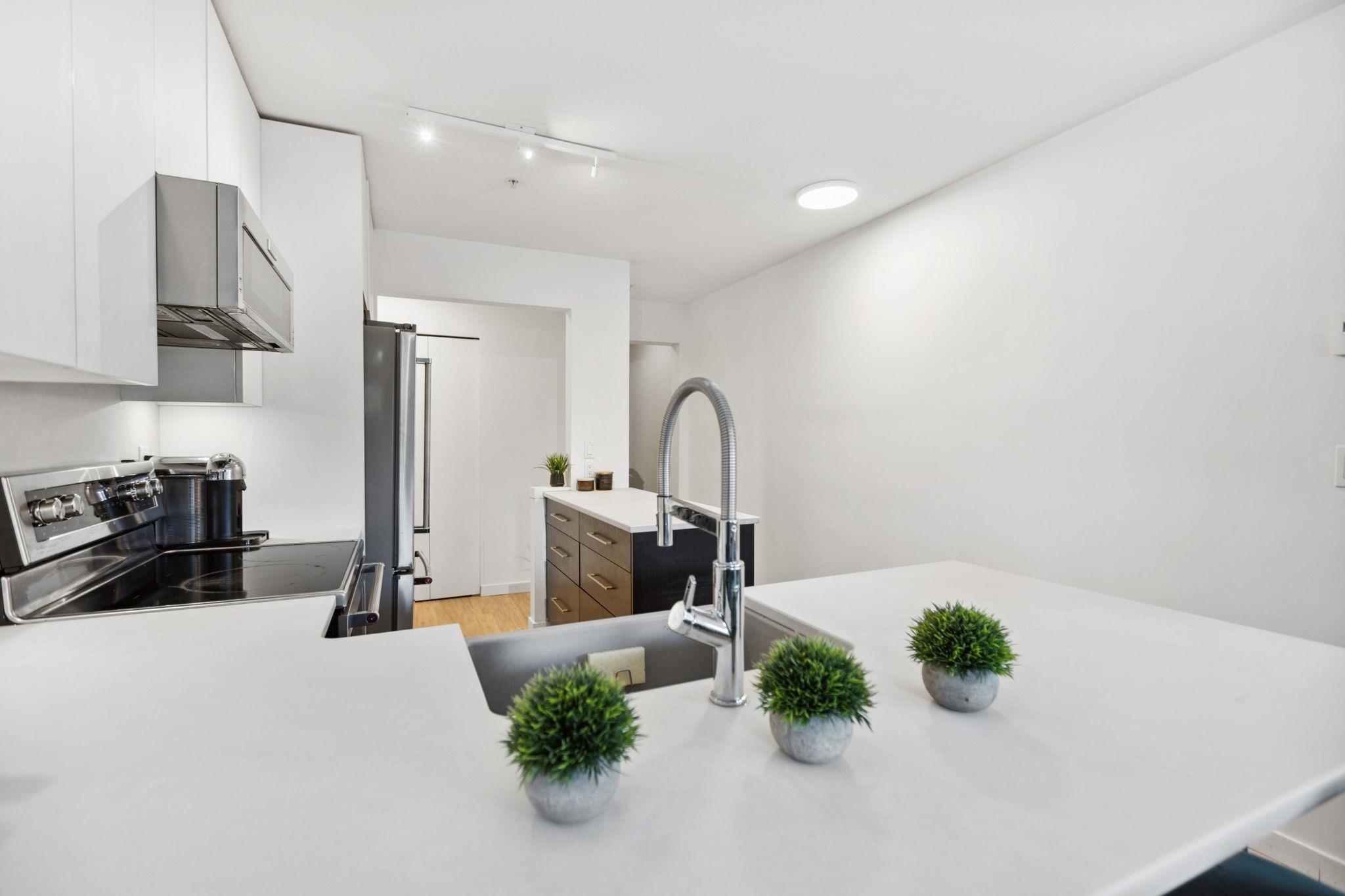 Listing image of 300 137 E 1ST STREET