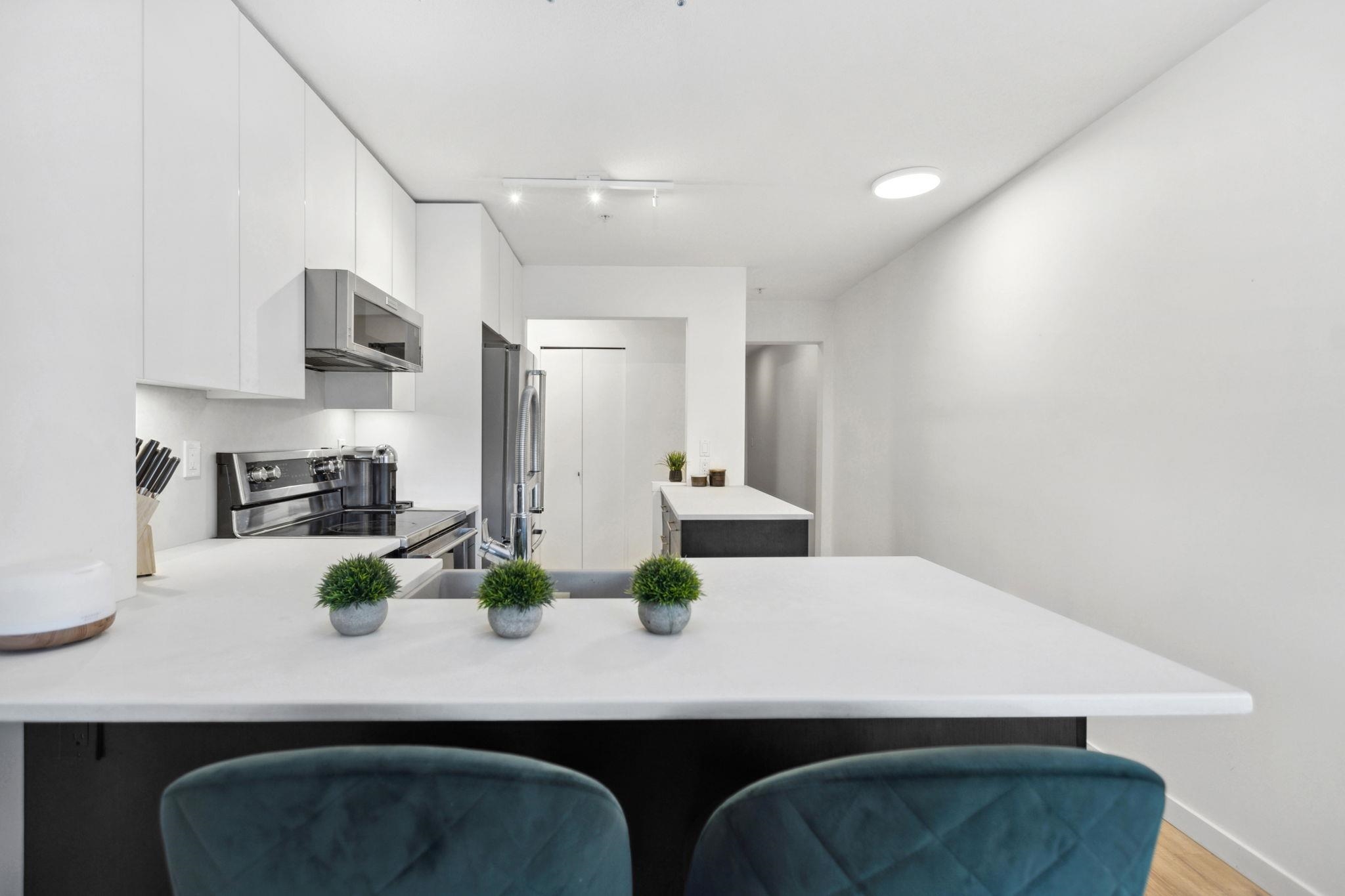 Listing image of 300 137 E 1ST STREET