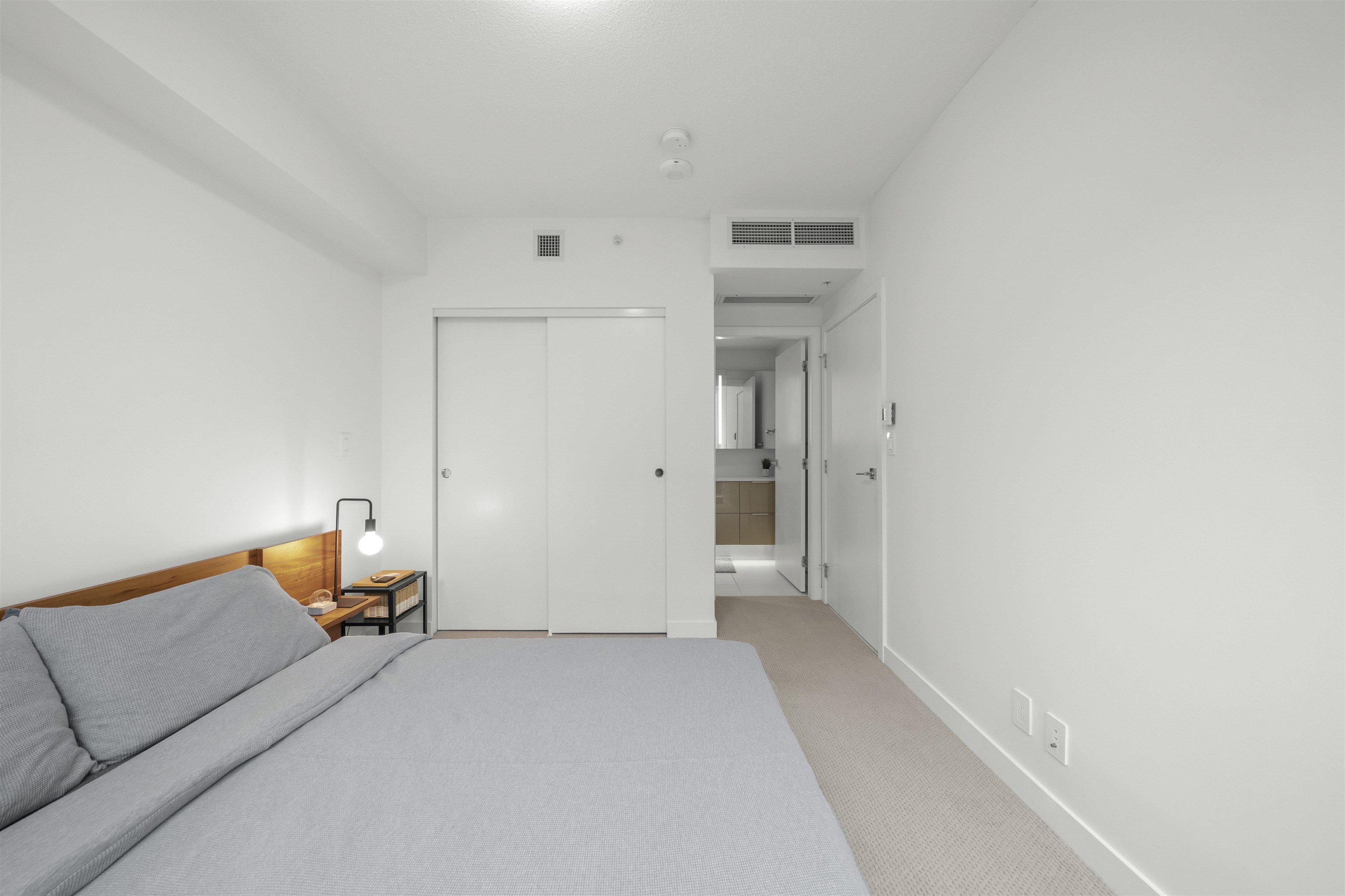 Listing image of 301 1471 HUNTER STREET