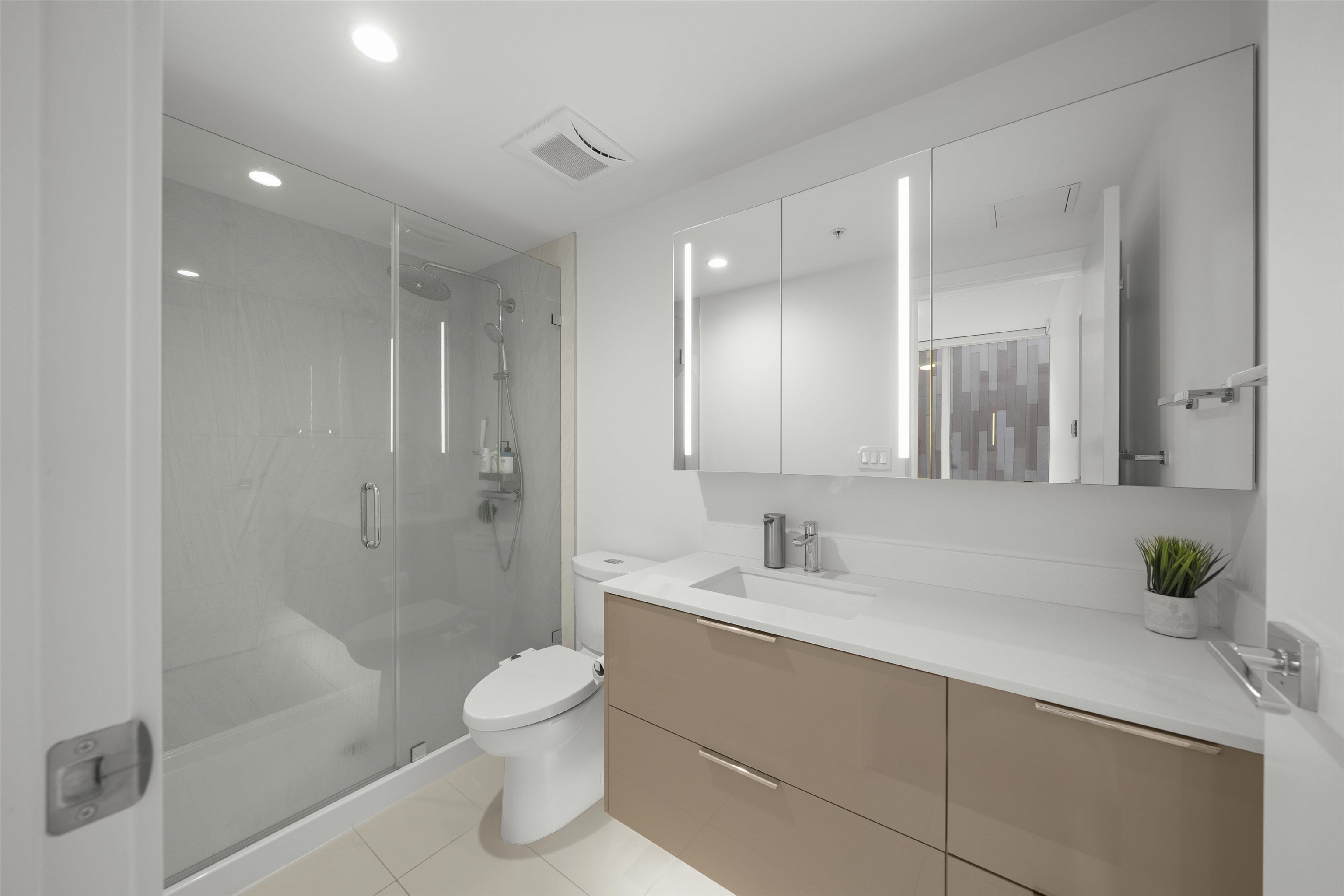 Listing image of 301 1471 HUNTER STREET