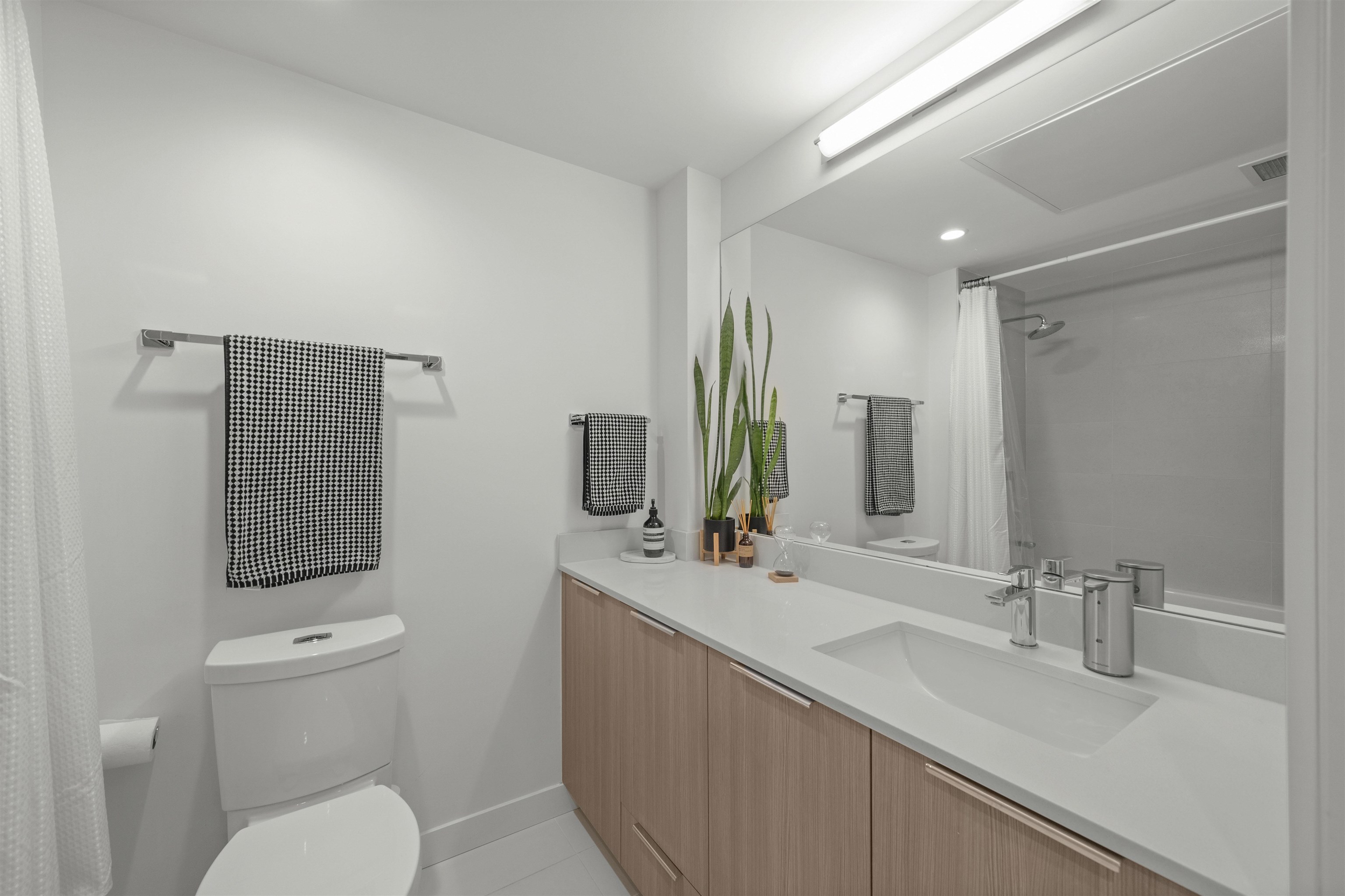 Listing image of 301 1471 HUNTER STREET