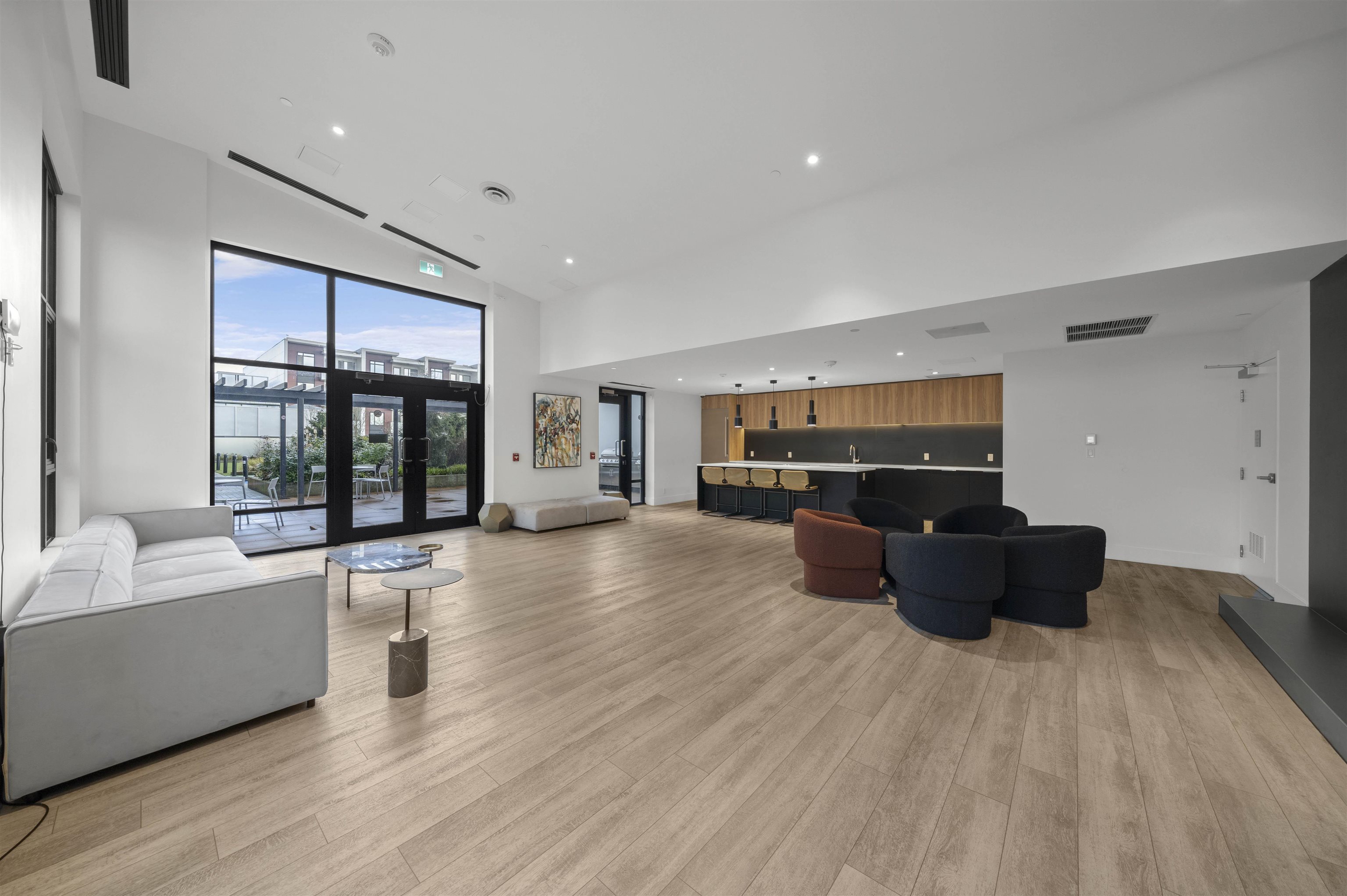 Listing image of 301 1471 HUNTER STREET