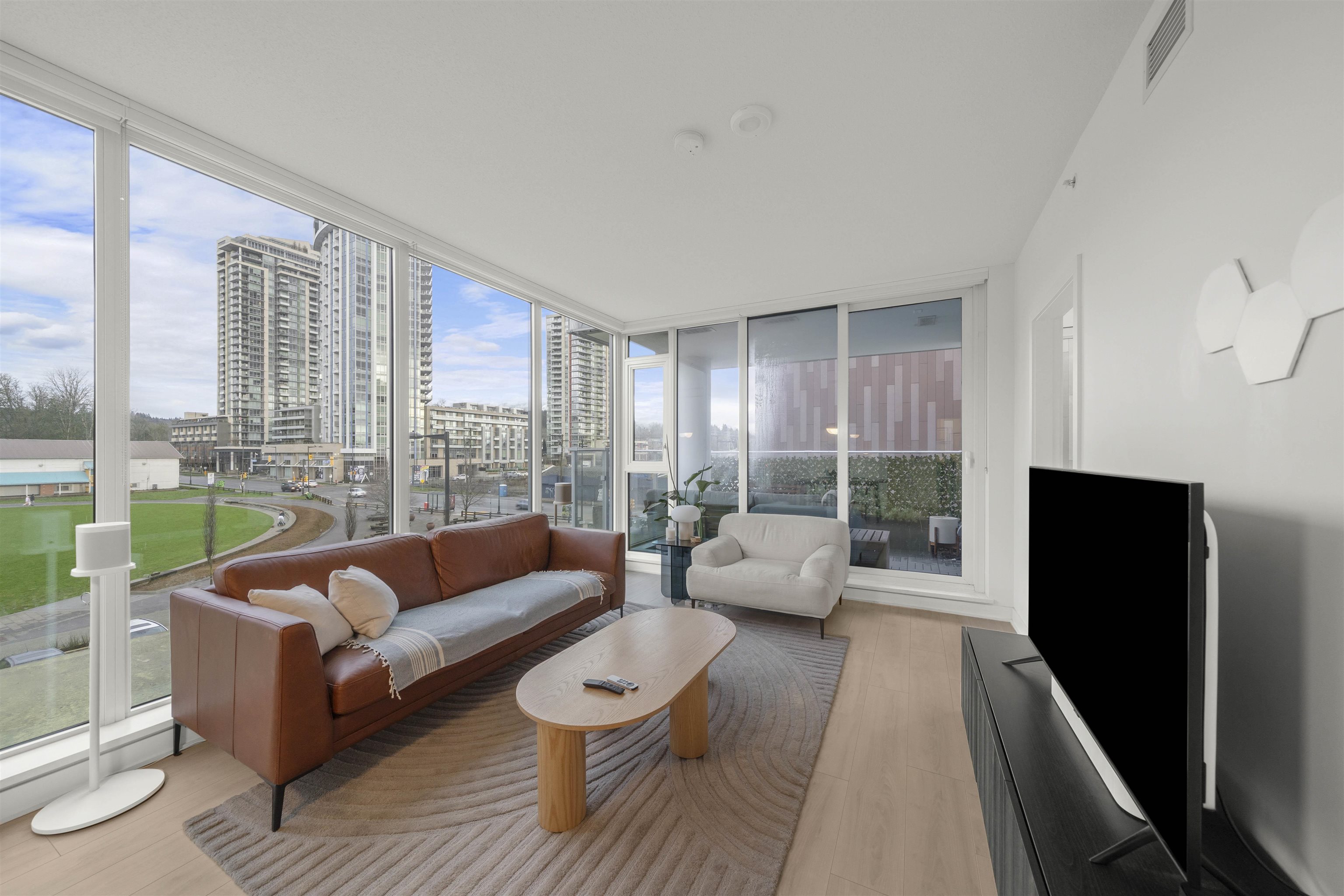 Listing image of 301 1471 HUNTER STREET