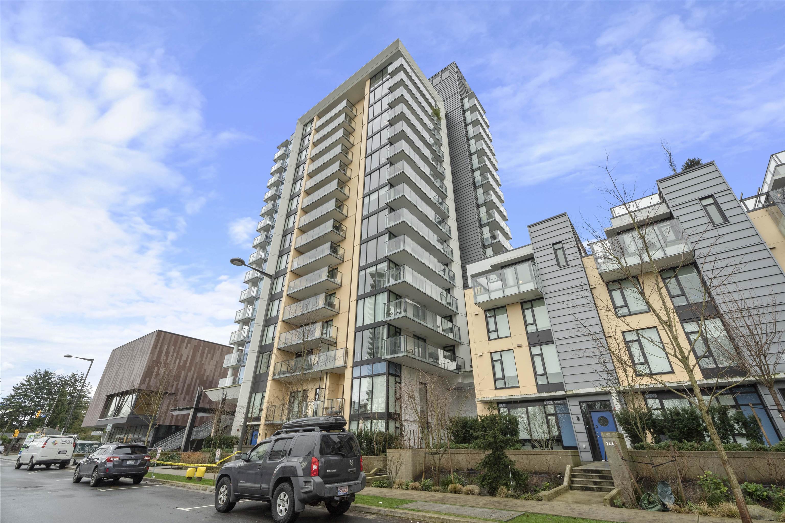 Listing image of 301 1471 HUNTER STREET