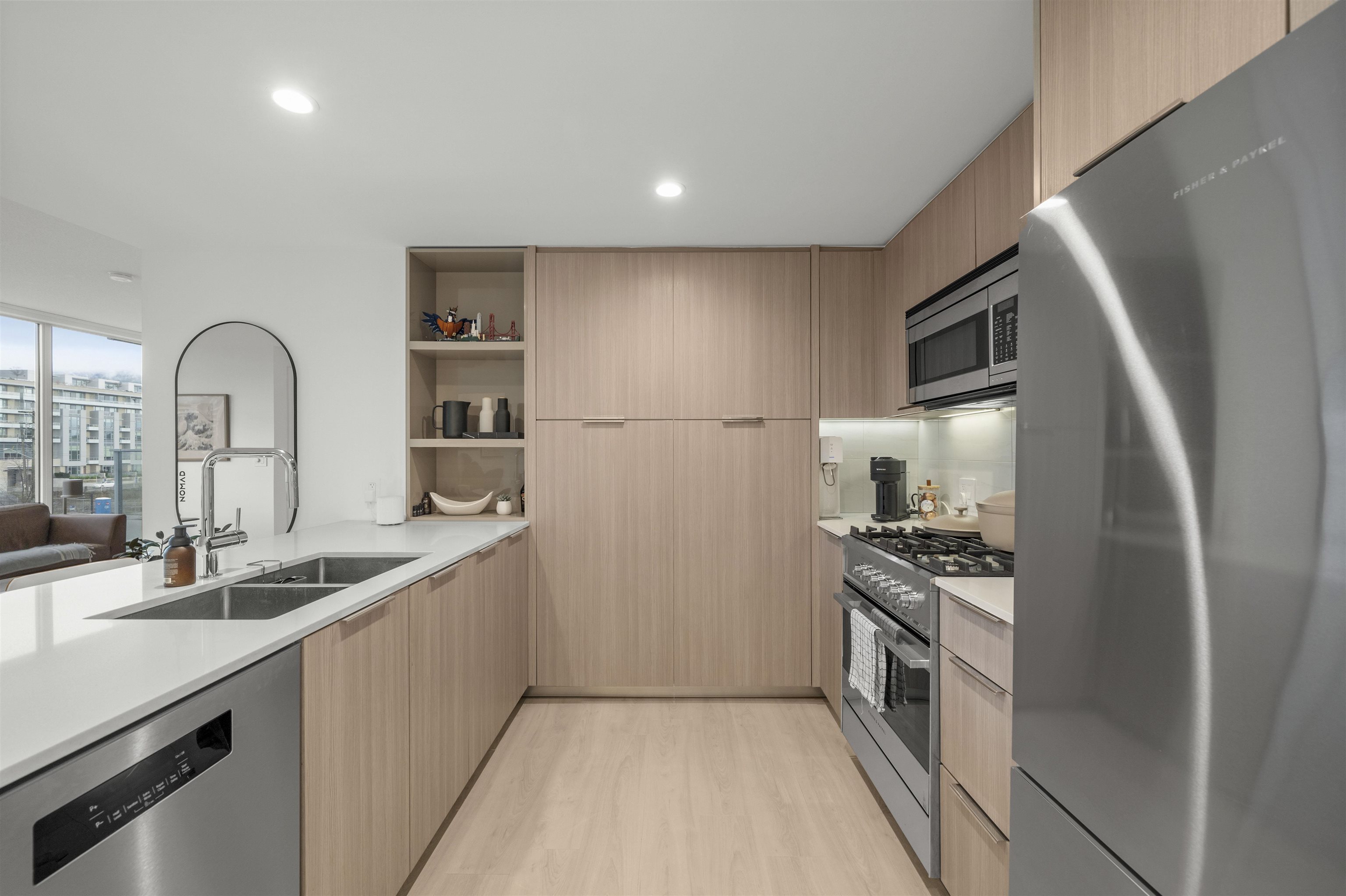 Listing image of 301 1471 HUNTER STREET
