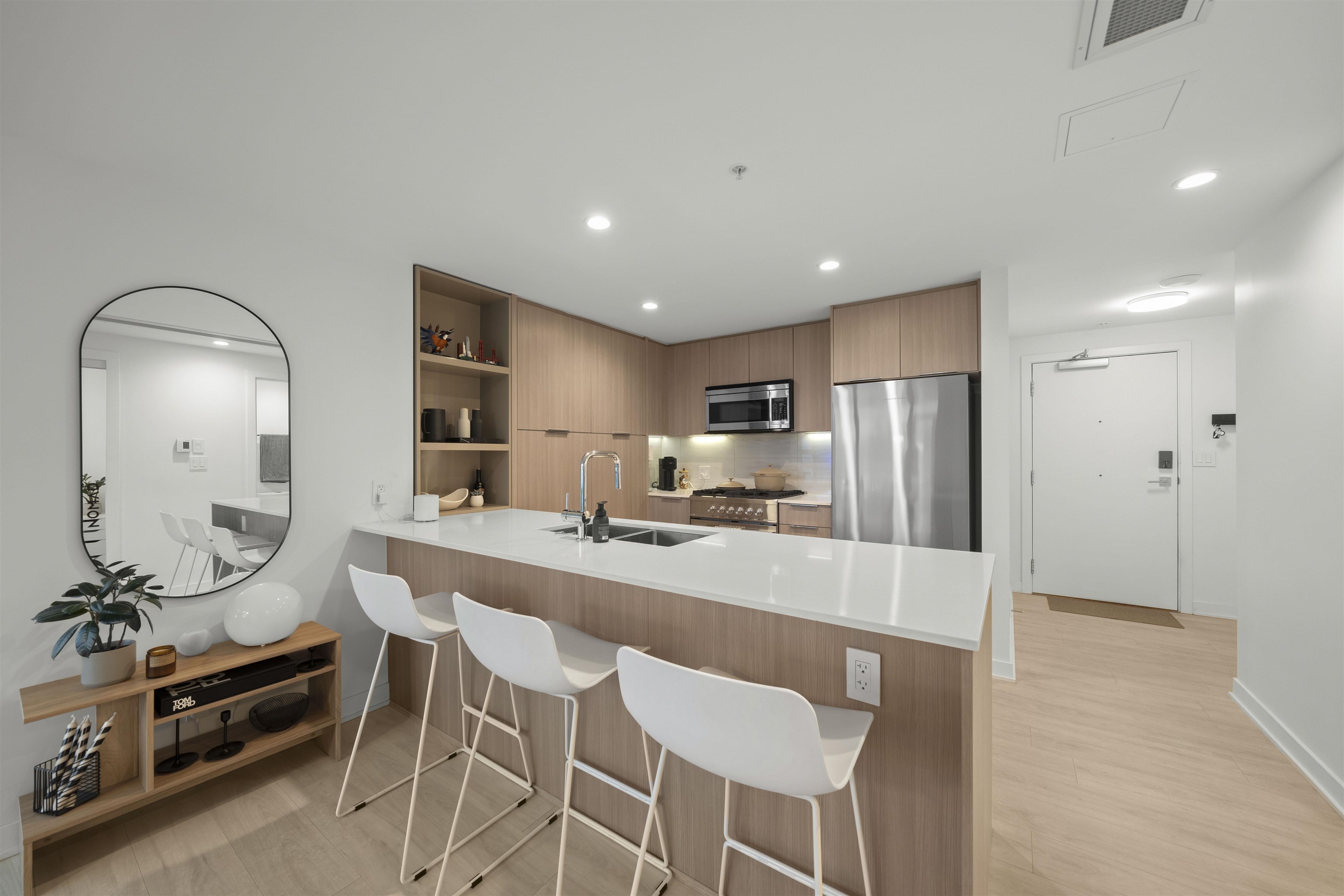 Listing image of 301 1471 HUNTER STREET
