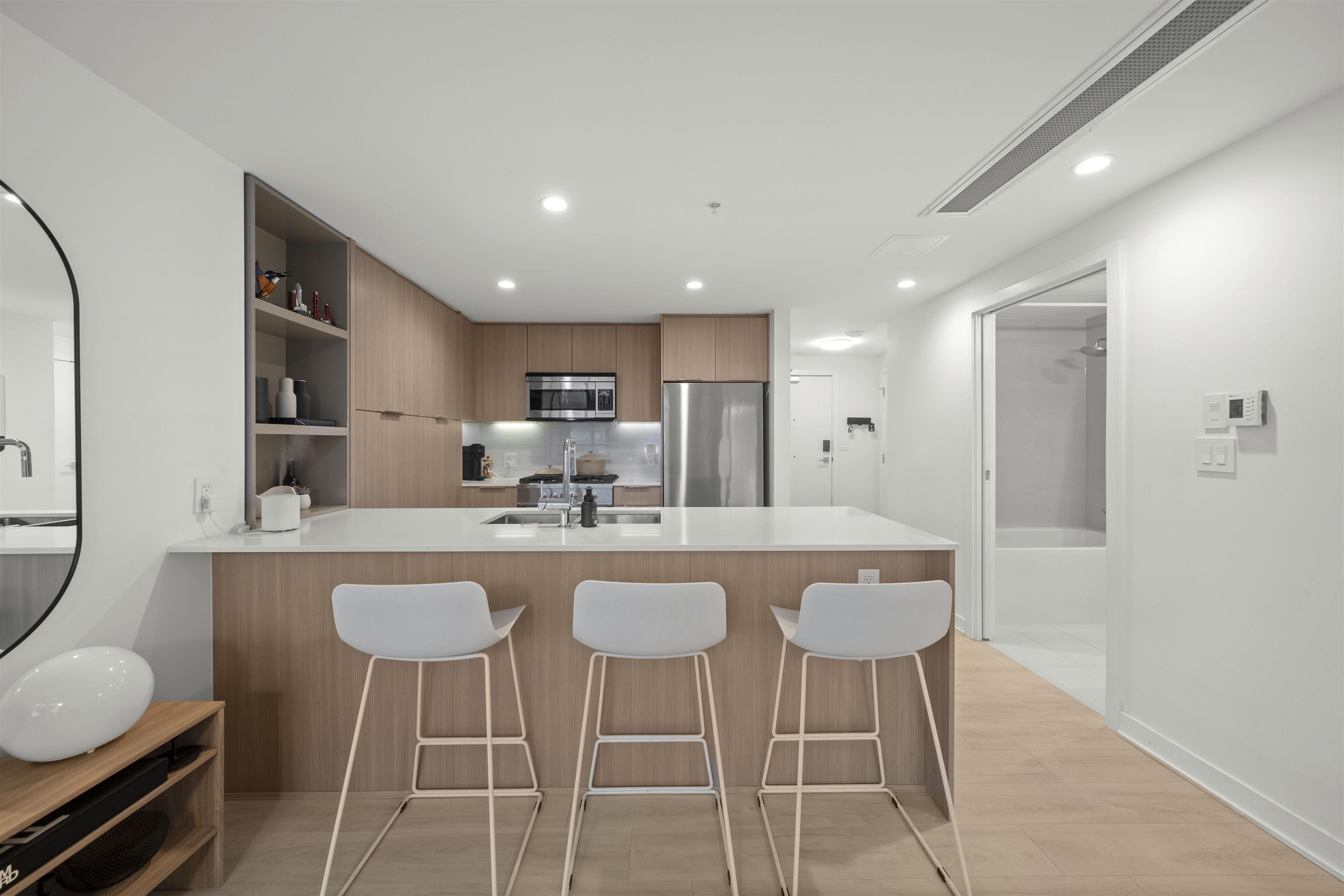 Listing image of 301 1471 HUNTER STREET