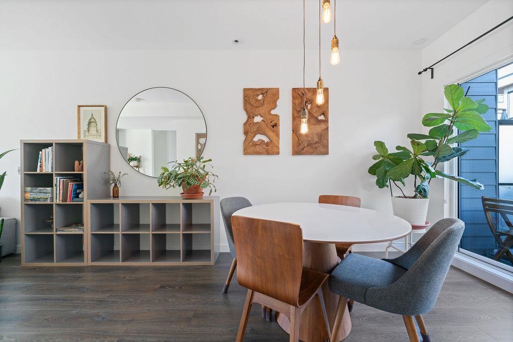 Listing image of 2 856 ORWELL STREET