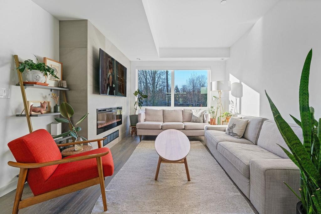 Listing image of 2 856 ORWELL STREET