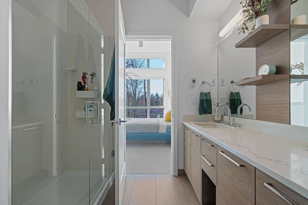 Listing image of 2 856 ORWELL STREET