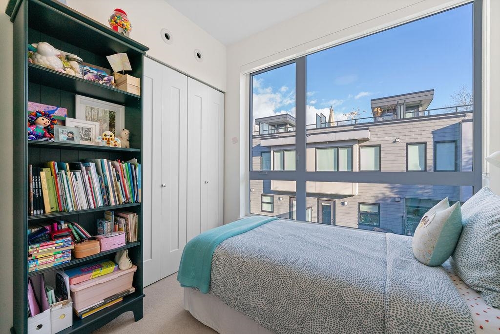 Listing image of 2 856 ORWELL STREET