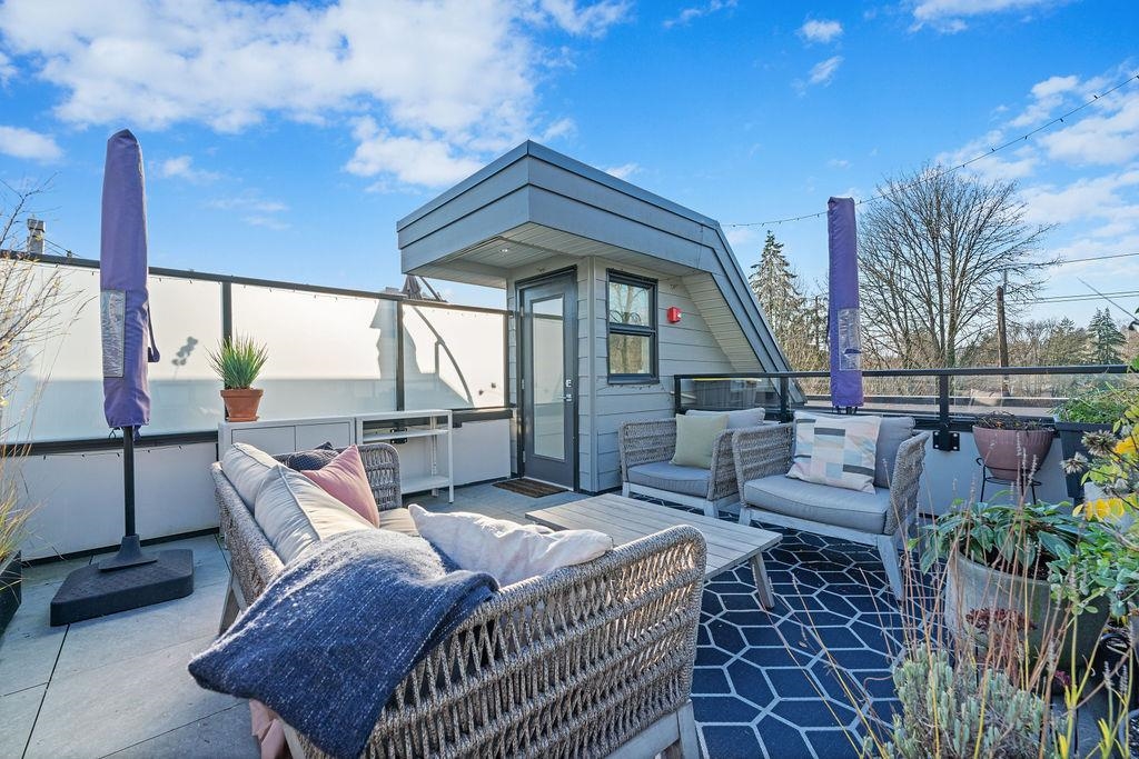 Listing image of 2 856 ORWELL STREET