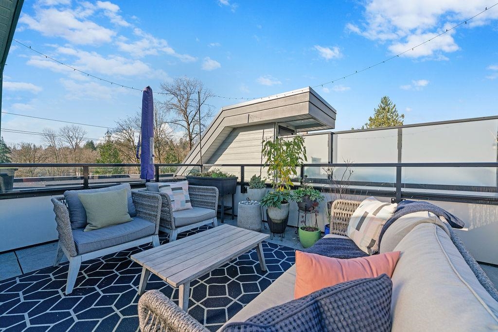 Listing image of 2 856 ORWELL STREET