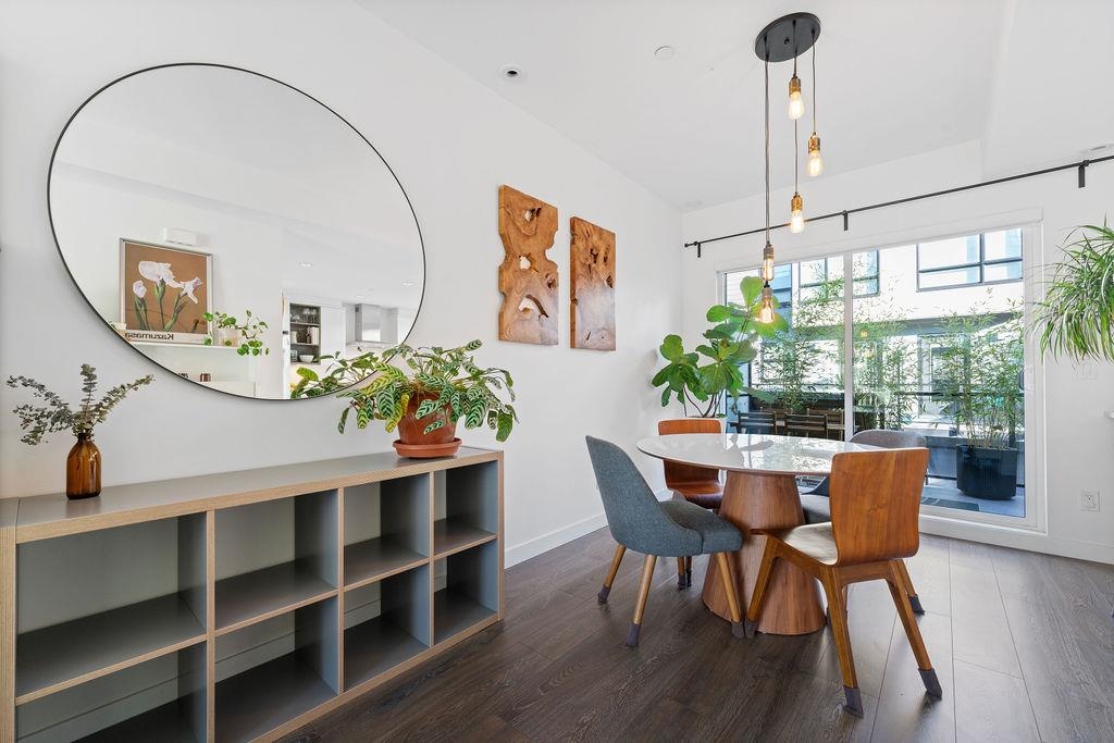 Listing image of 2 856 ORWELL STREET