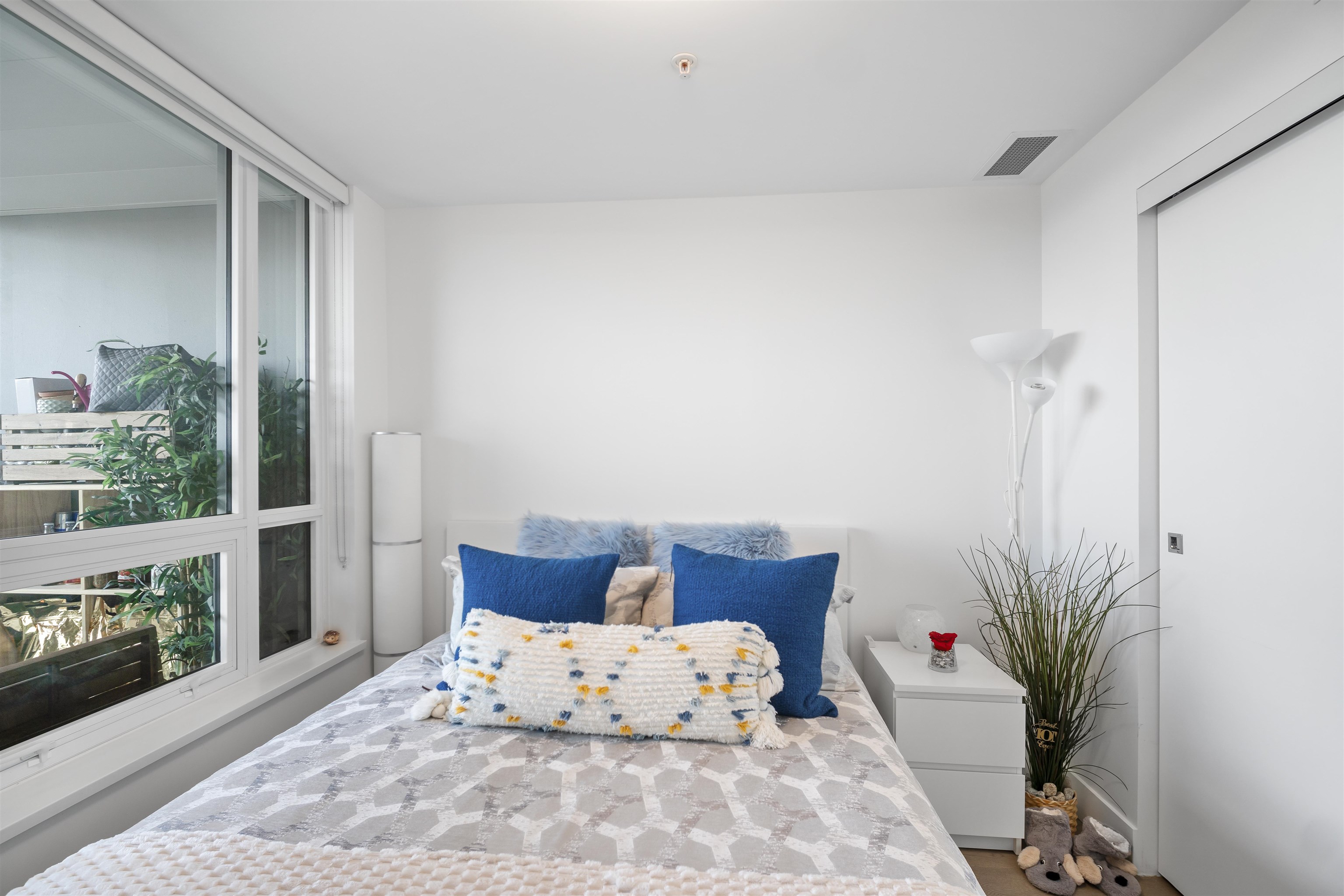 Listing image of 2102 1632 LIONS GATE LANE